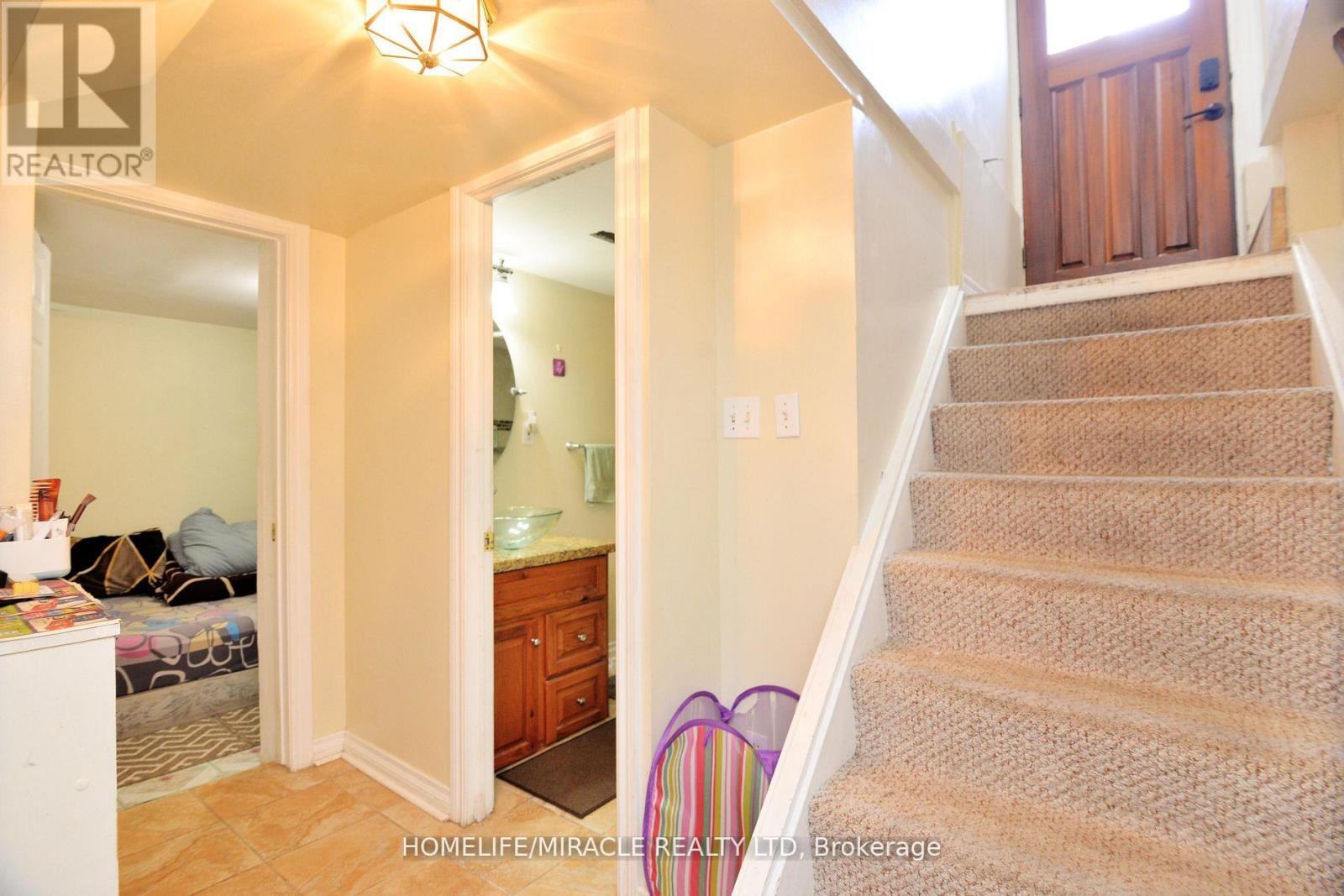 7 Sophia Street, Brampton, Ontario  L6V 1T8 - Photo 7 - W13146218