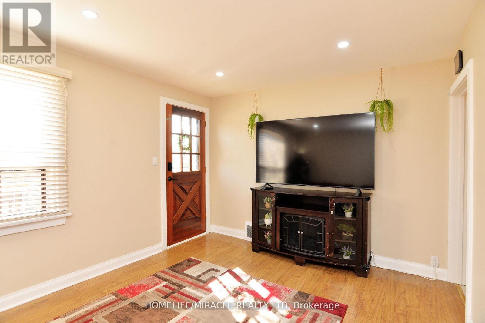 7 Sophia Street, Brampton, Ontario  L6V 1T8 - Photo 8 - W13146218