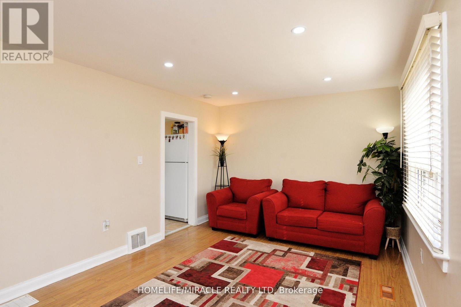 7 Sophia Street, Brampton, Ontario  L6V 1T8 - Photo 9 - W13146218