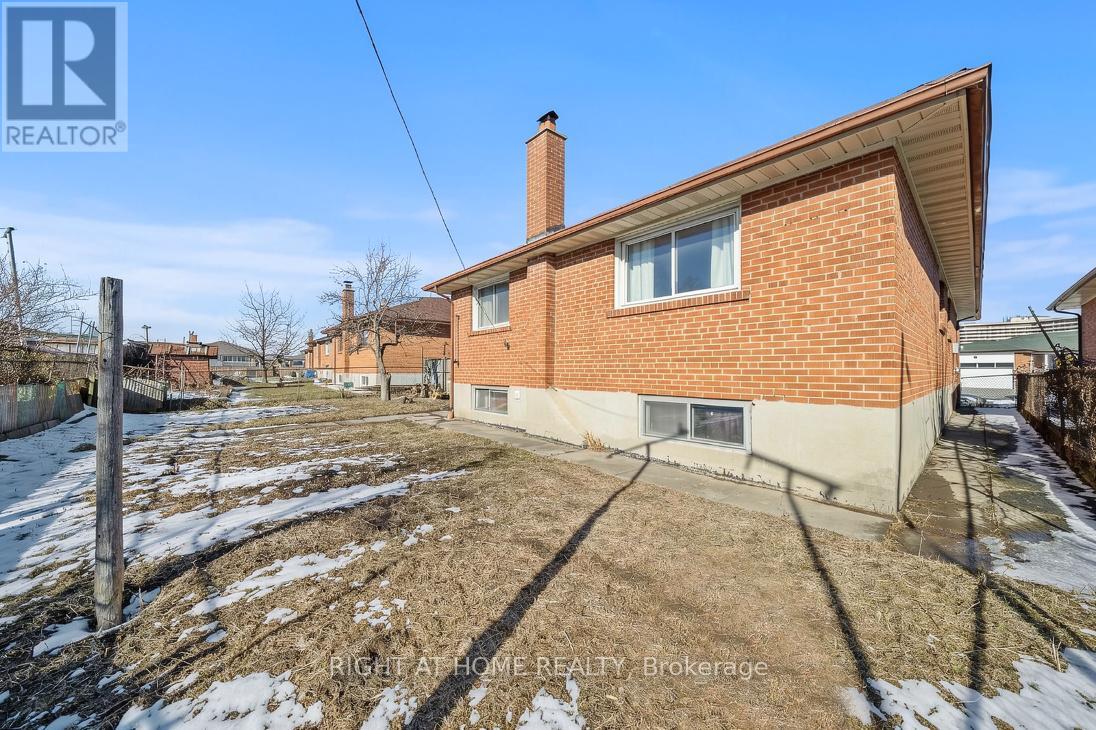 47 Wheelwright Crescent, Toronto, Ontario  M3N 1V2 - Photo 11 - W13146226