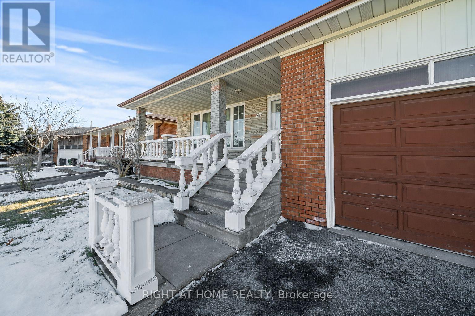 47 Wheelwright Crescent, Toronto, Ontario  M3N 1V2 - Photo 2 - W13146226