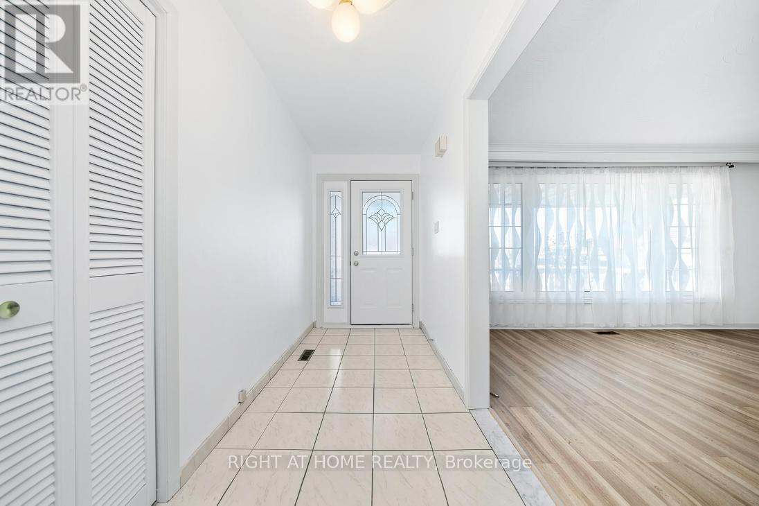 47 Wheelwright Crescent, Toronto, Ontario  M3N 1V2 - Photo 3 - W13146226