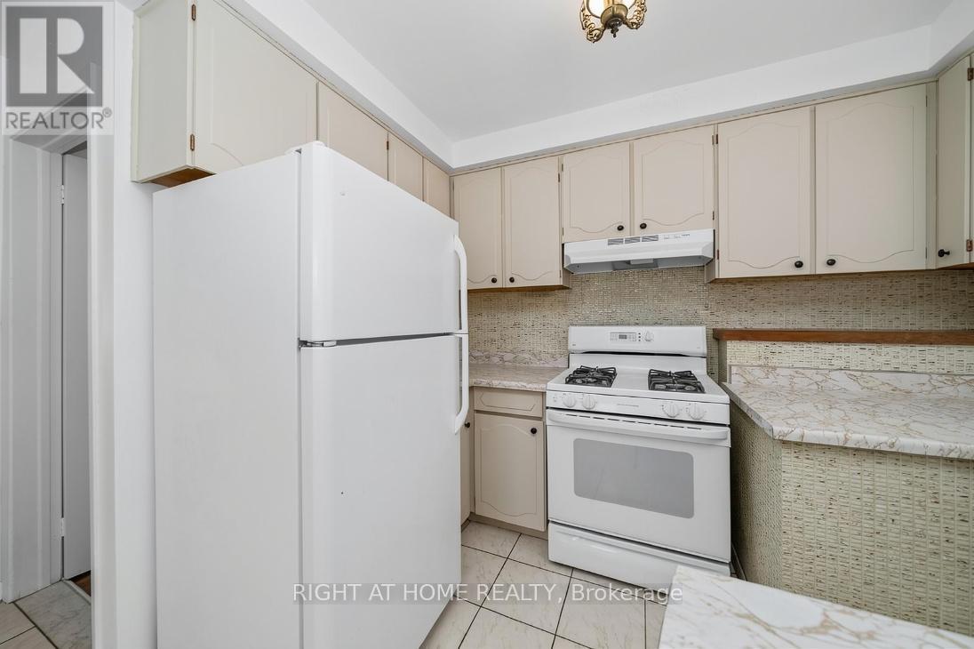 47 Wheelwright Crescent, Toronto, Ontario  M3N 1V2 - Photo 5 - W13146226