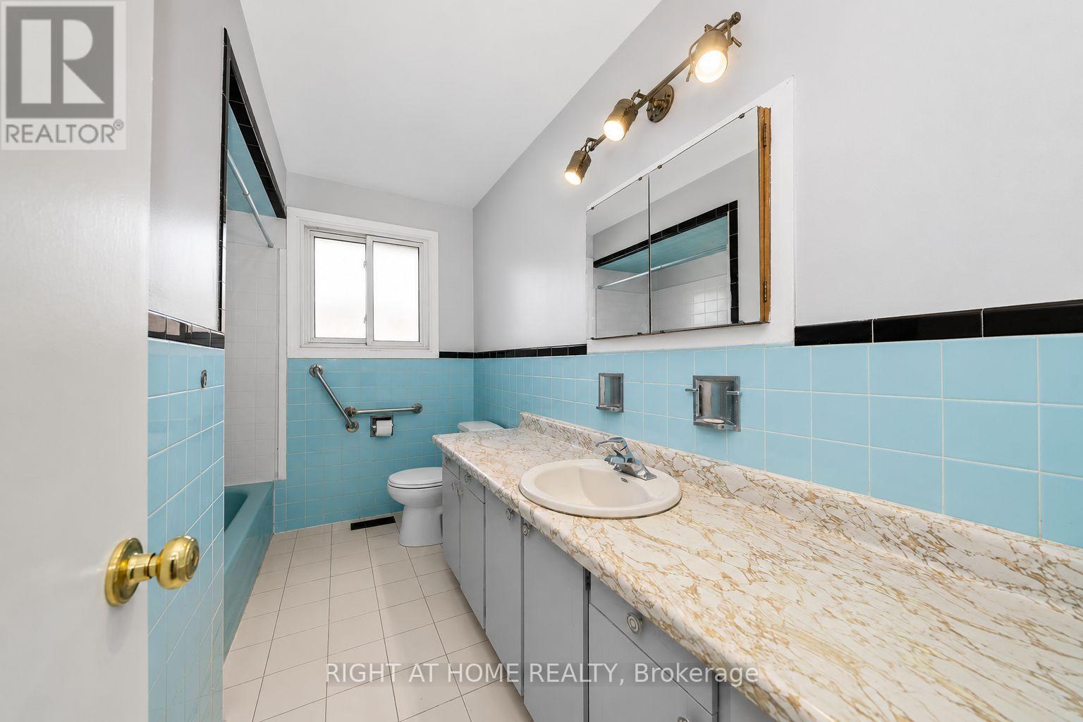 47 Wheelwright Crescent, Toronto, Ontario  M3N 1V2 - Photo 7 - W13146226