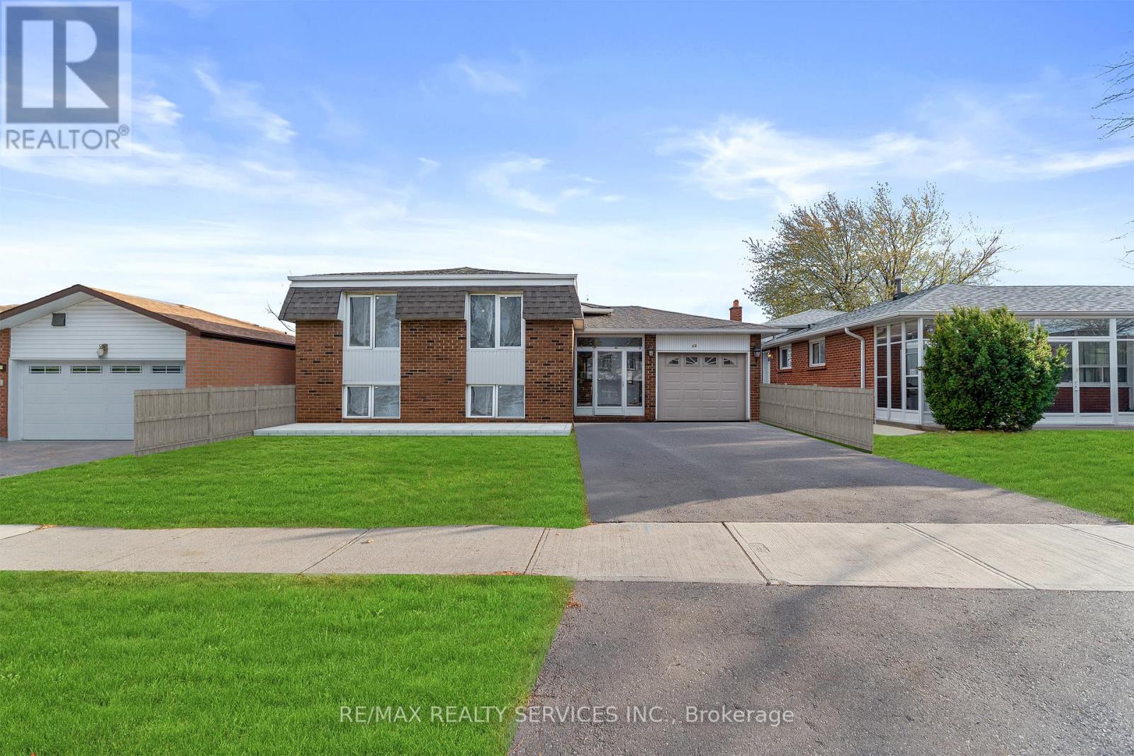 13 LINKDALE ROAD, brampton (brampton north), Ontario