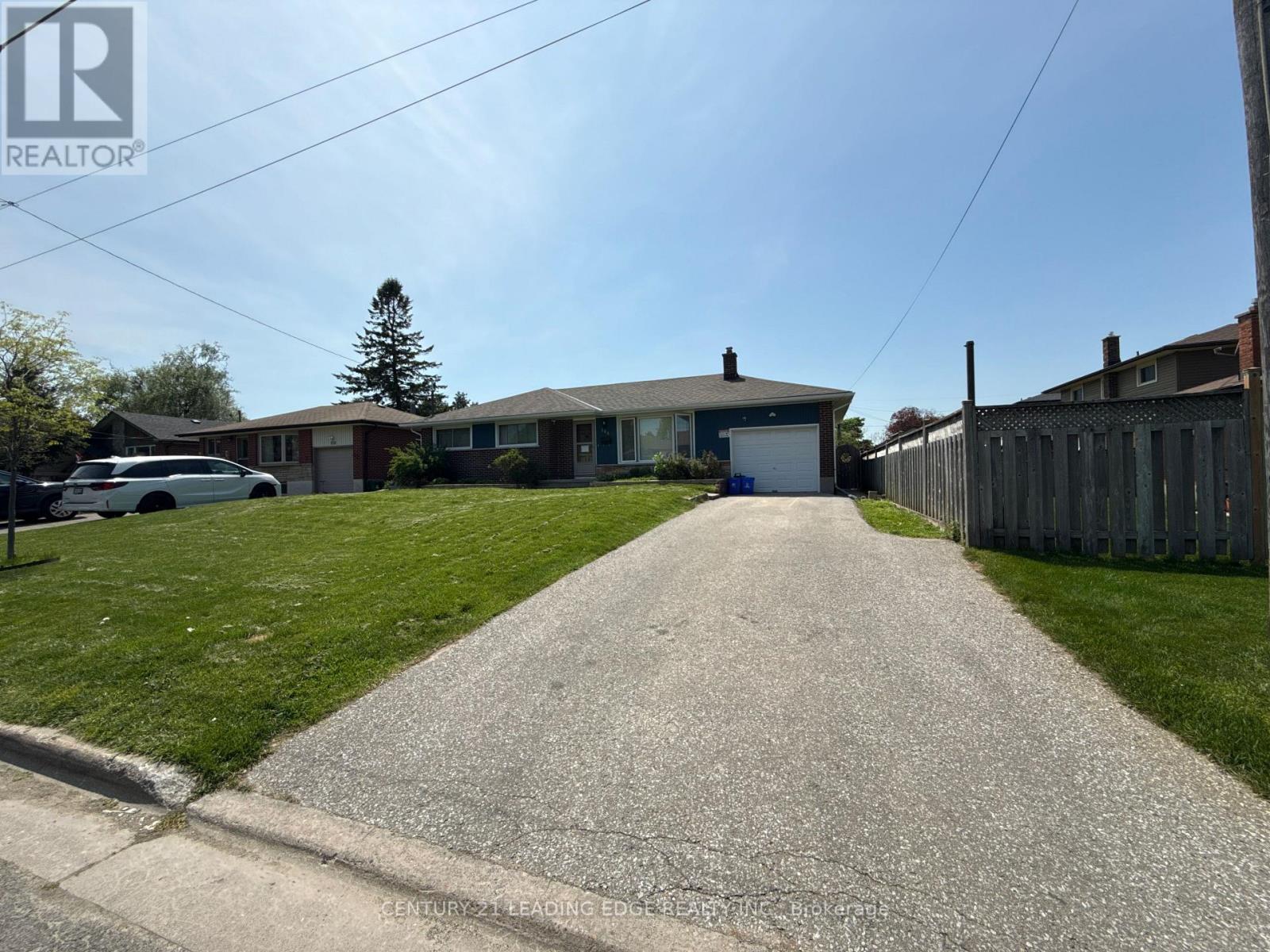 LOWER - 104 GATINEAU STREET, Oshawa, Ontario