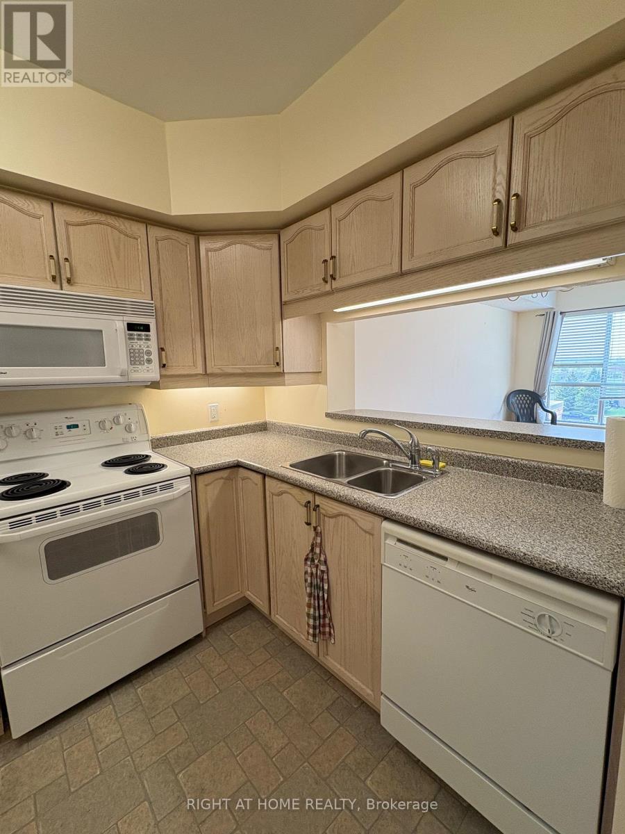 403 - 94 Dean Avenue, Barrie, Ontario  L4N 0M3 - Photo 2 - S13146194
