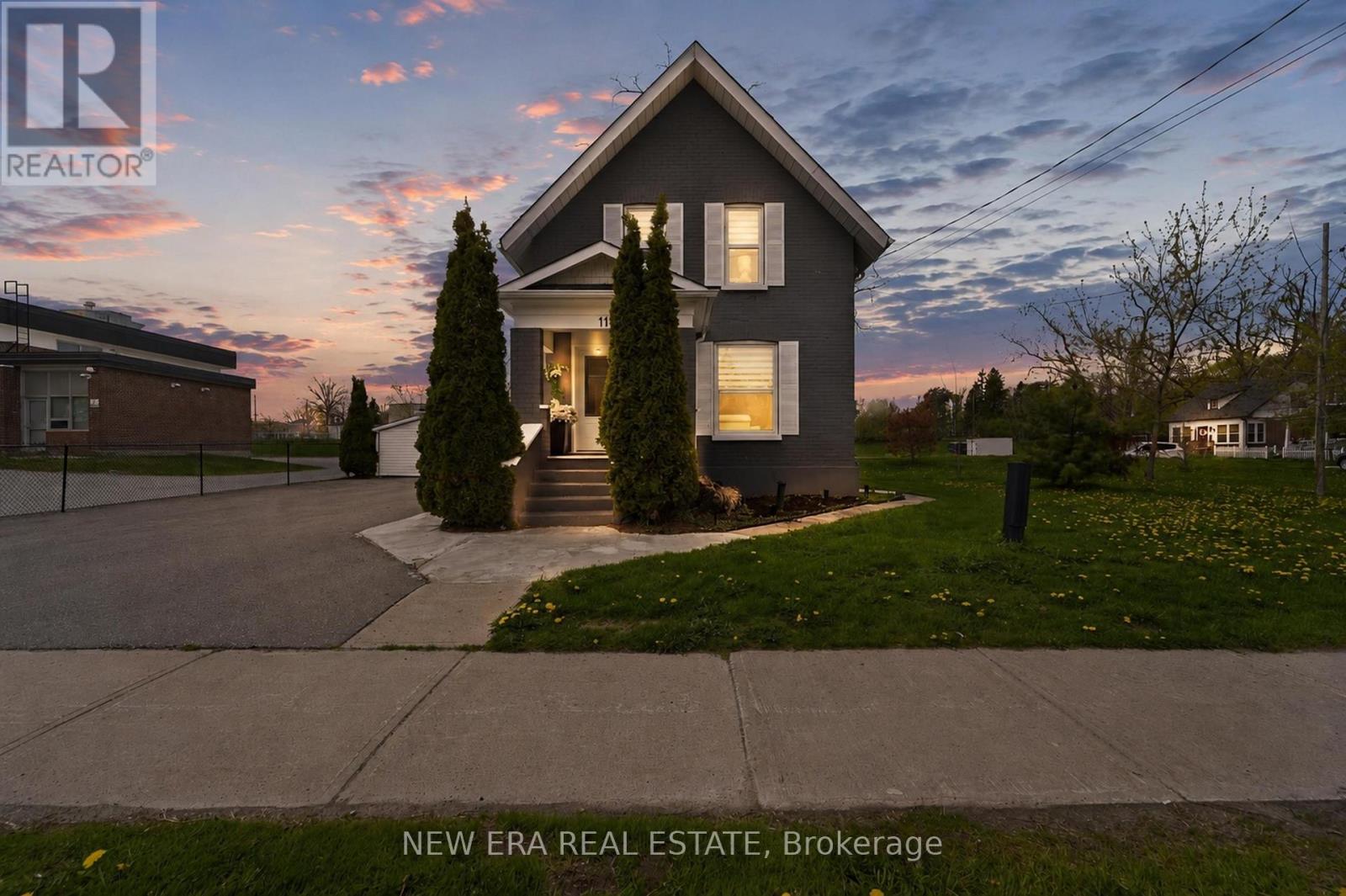 11 ALBERT STREET N, Kawartha Lakes, Ontario