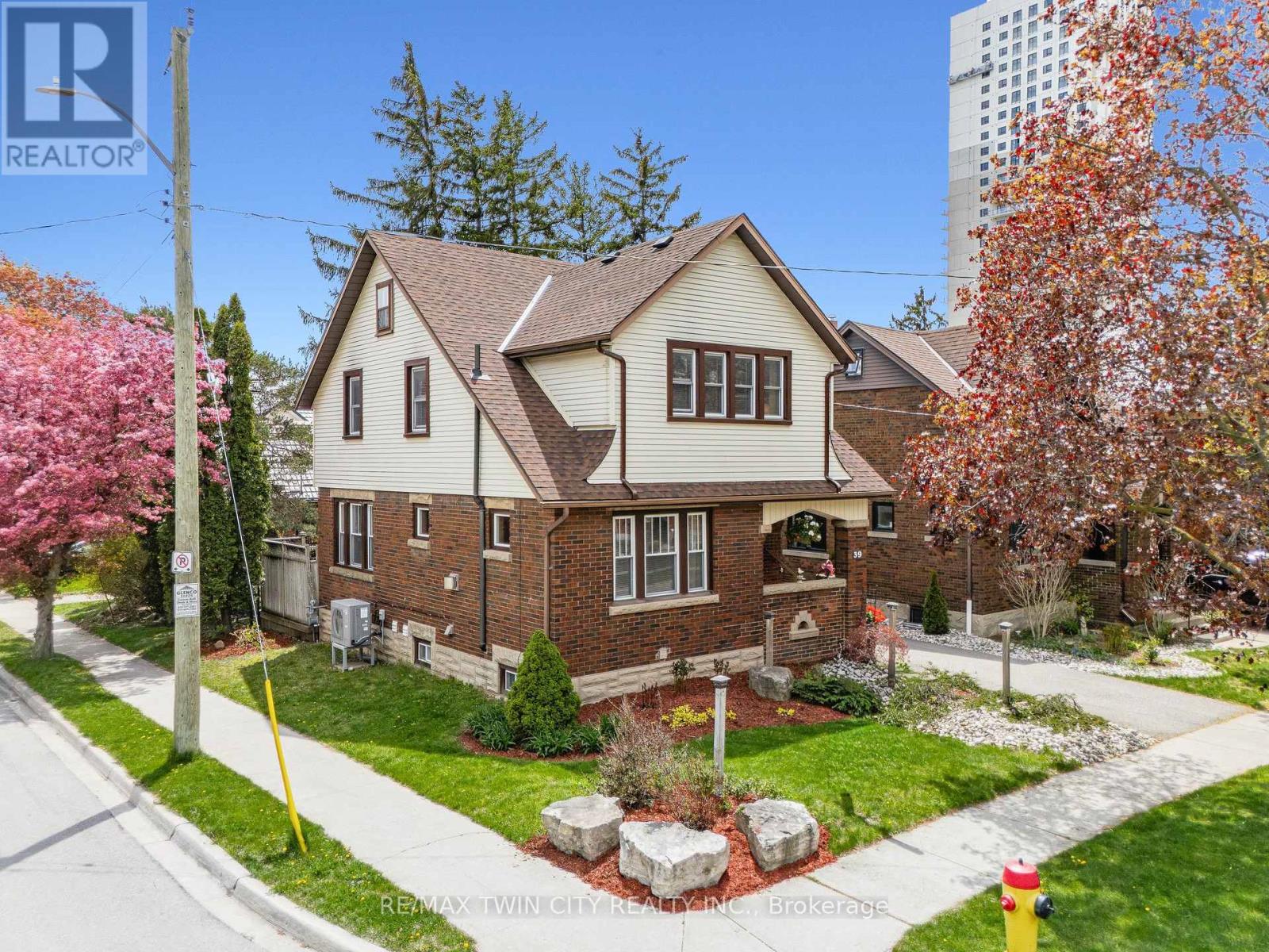 39 Borden Avenue N, Kitchener, Ontario  N2H 3H9 - Photo 2 - X13146406