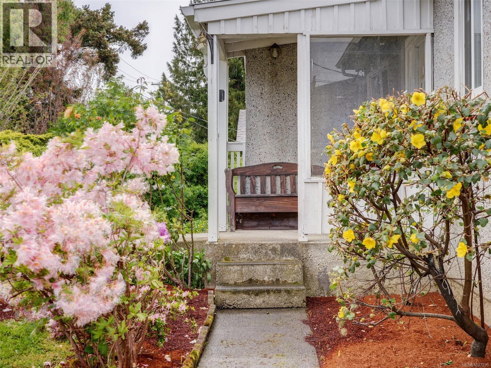 4034 Carey Rd, Saanich, British Columbia  V8Z 4E8 - Photo 2 - 1037235