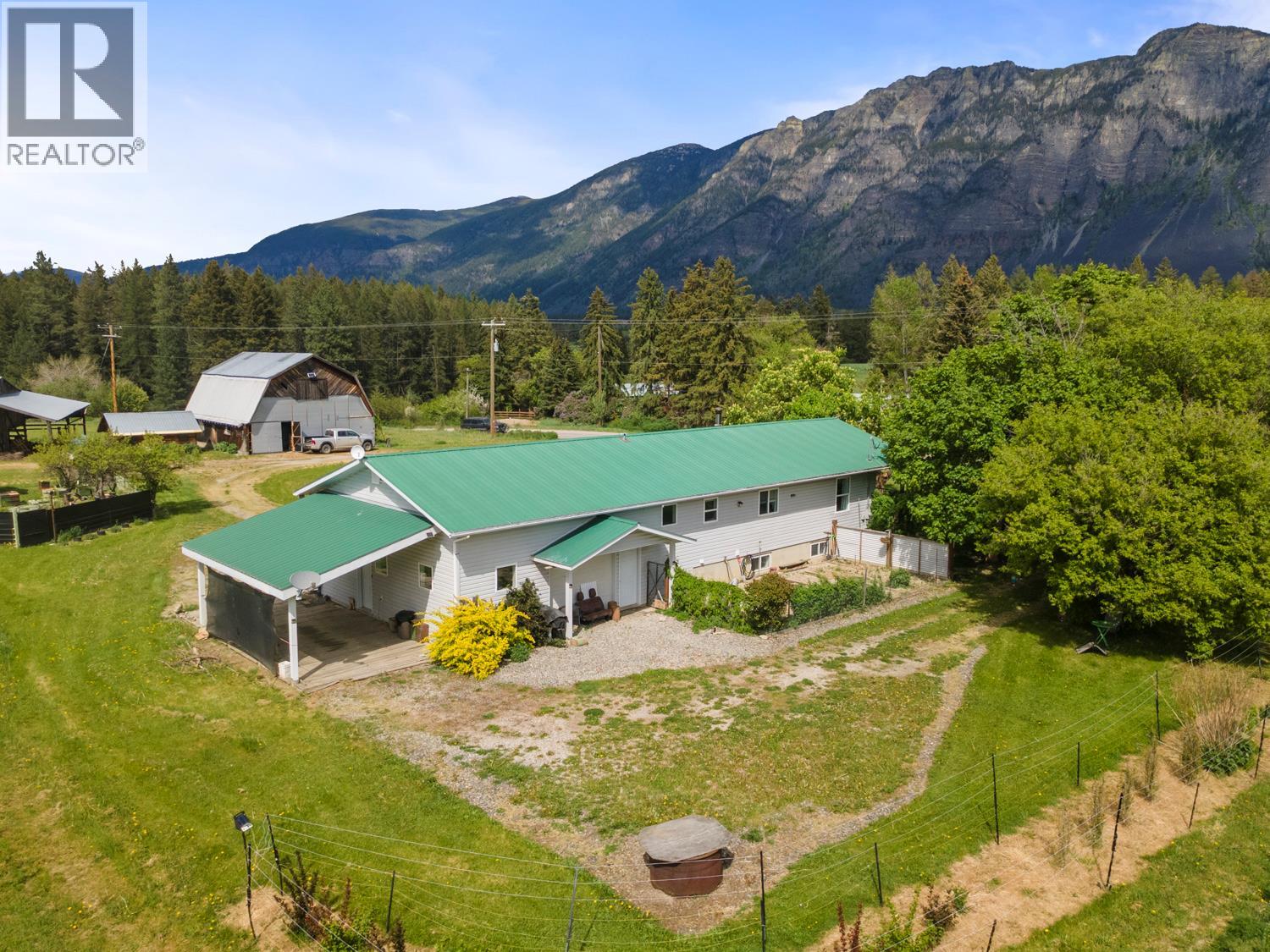 1027 Huscroft Road, Lister, British Columbia V0B 1G1 - Photo 18 - 10388021