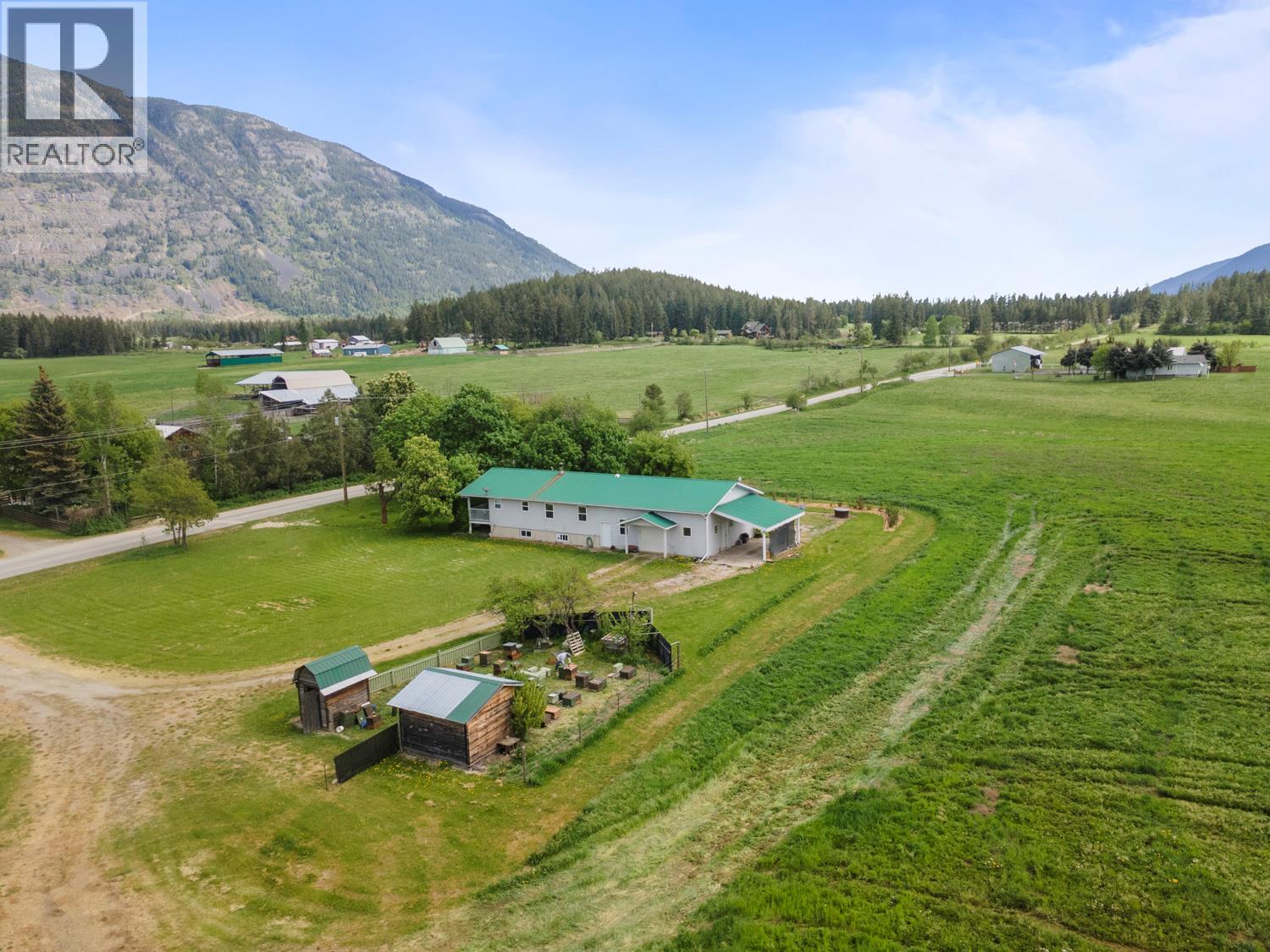 1027 Huscroft Road, Lister, British Columbia V0B 1G1 - Photo 19 - 10388021