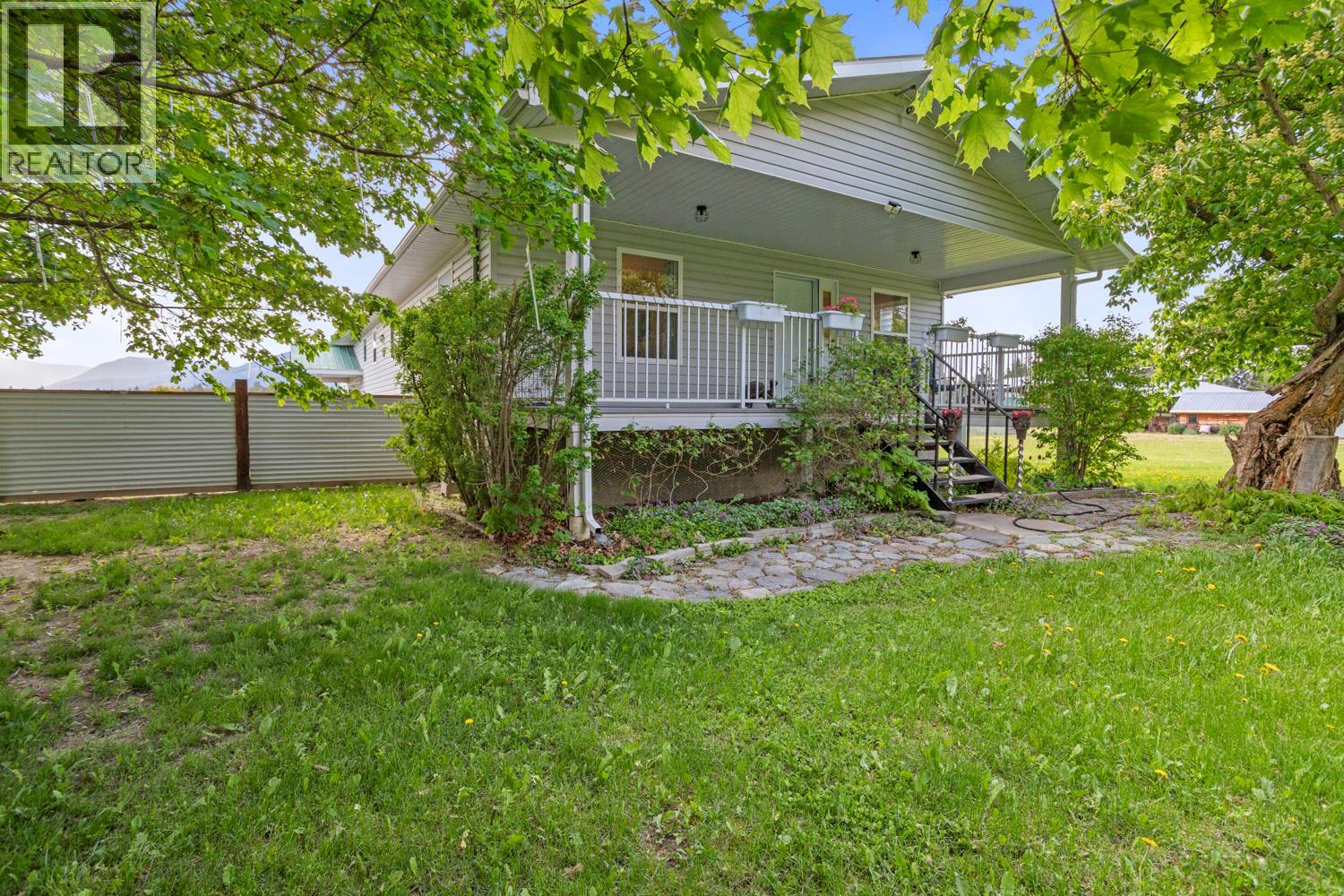 1027 Huscroft Road, Lister, British Columbia V0B 1G1 - Photo 31 - 10388021