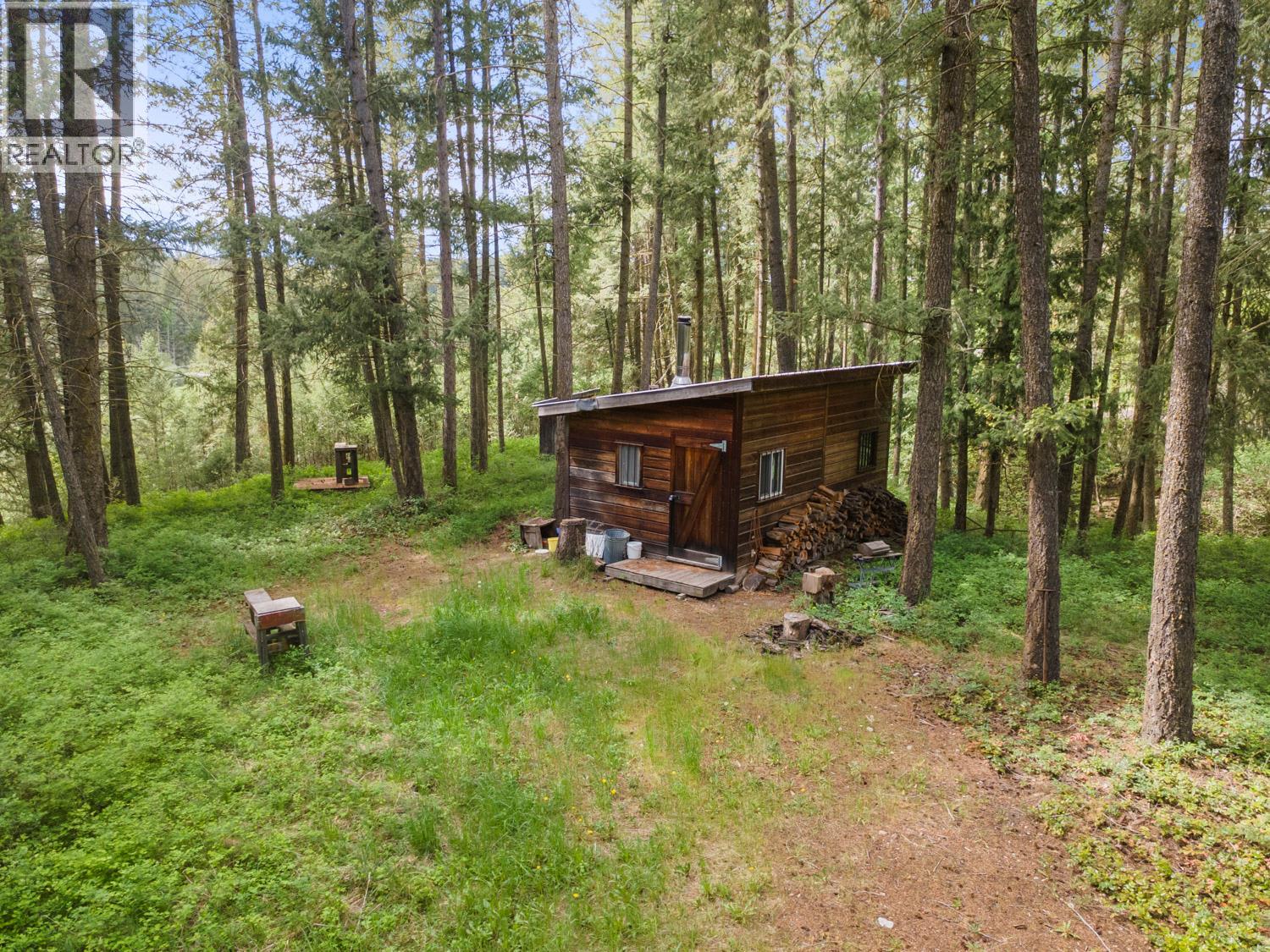 1027 Huscroft Road, Lister, British Columbia V0B 1G1 - Photo 4 - 10388021