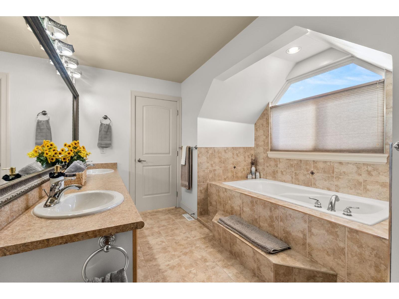 7397 202a Street, Langley, British Columbia V2Y 0A8 - Photo 5 - R3124884