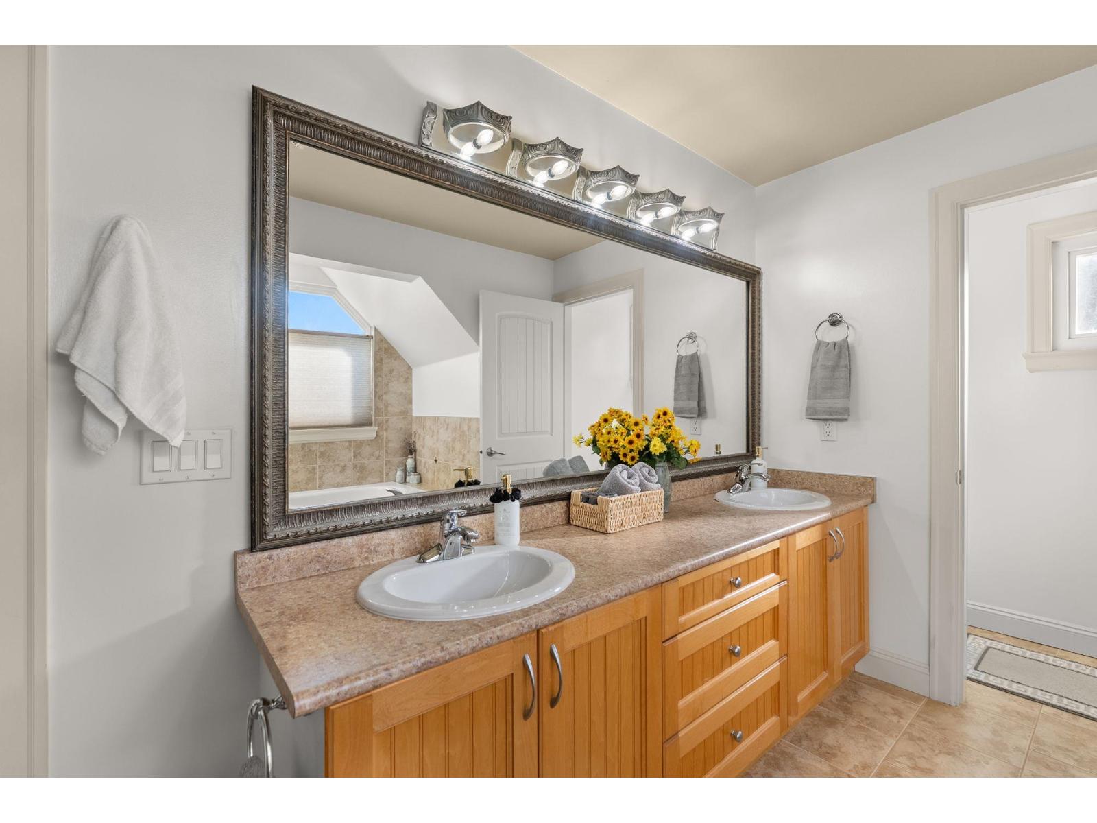 7397 202a Street, Langley, British Columbia V2Y 0A8 - Photo 4 - R3124884