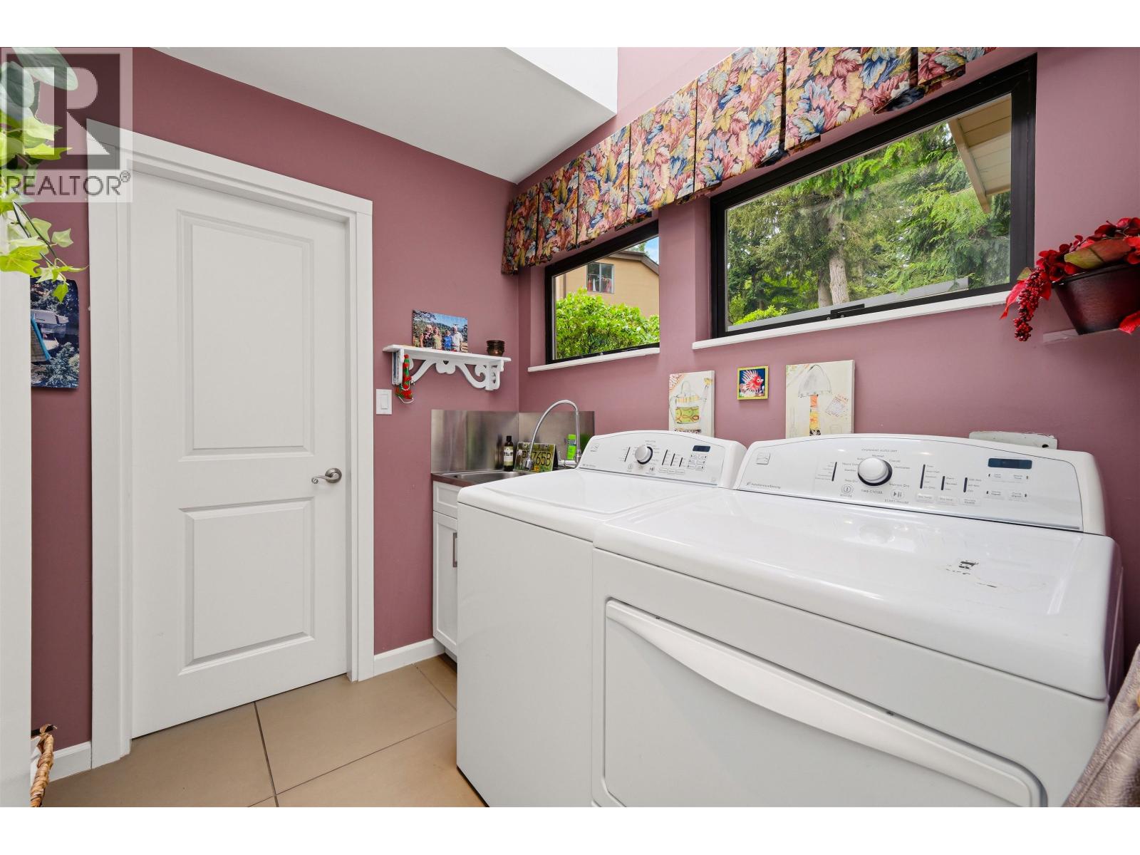1584 Look Out Point, North Vancouver, British Columbia  V7G 1X9 - Photo 27 - R3124766