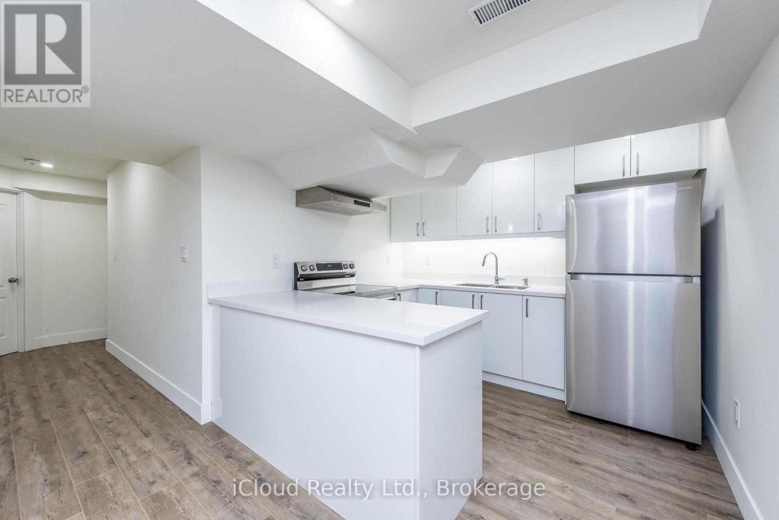 Lower Level - 899 Boyer Boulevard, Mississauga, Ontario  L5V 1Y1 - Photo 8 - W13105314