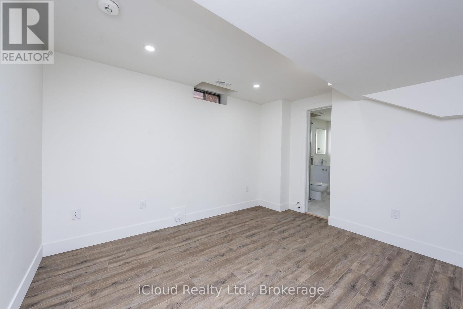 Lower Level - 899 Boyer Boulevard, Mississauga, Ontario  L5V 1Y1 - Photo 17 - W13105314