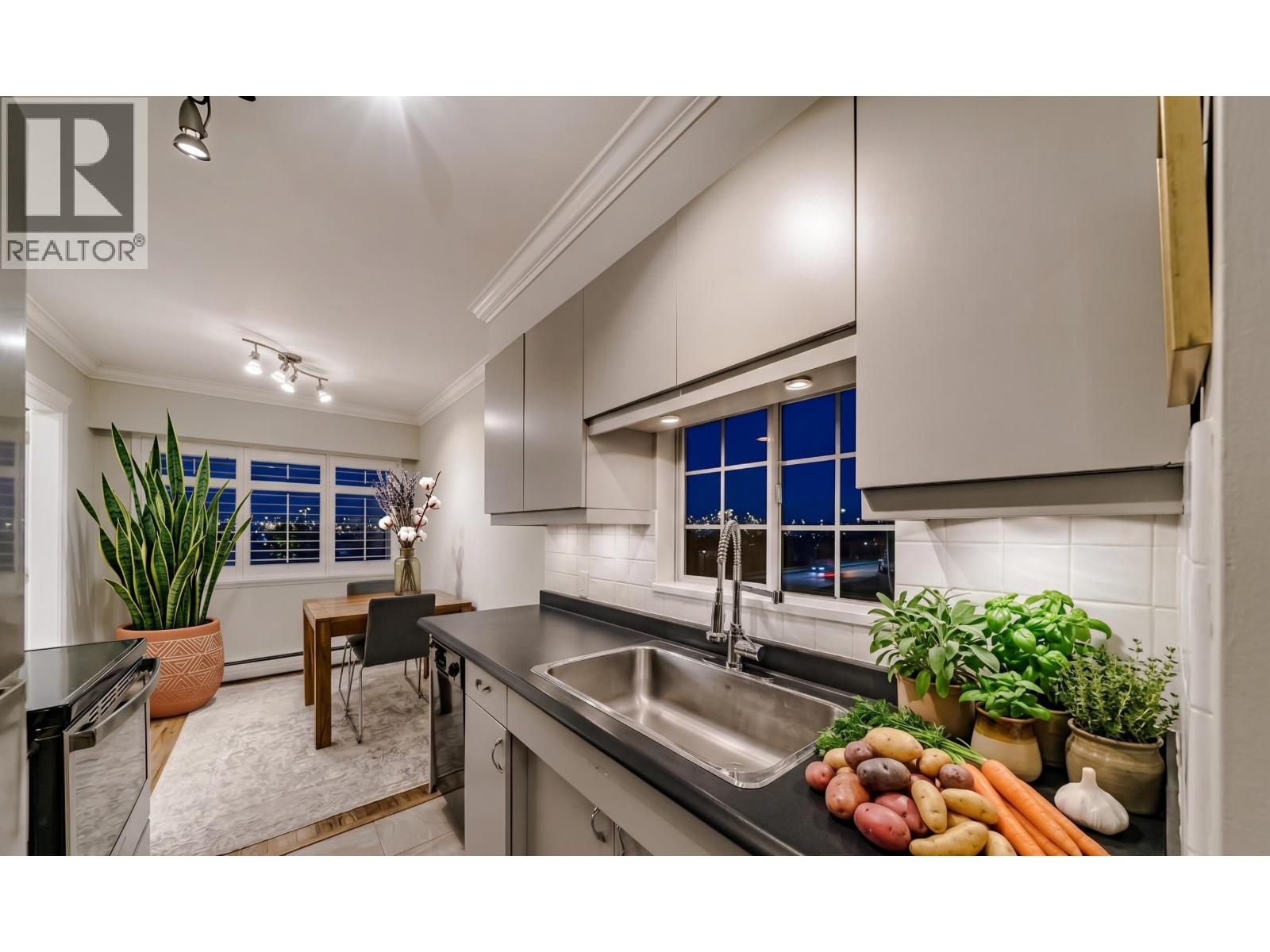 305 2430 Point Grey Road, Vancouver, British Columbia  V6K 1A2 - Photo 4 - R3125102