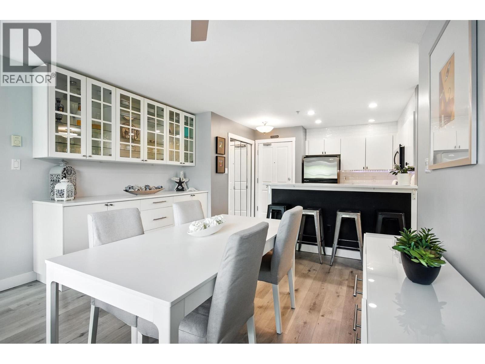 404 225 NEWPORT DRIVE, Port Moody, British Columbia