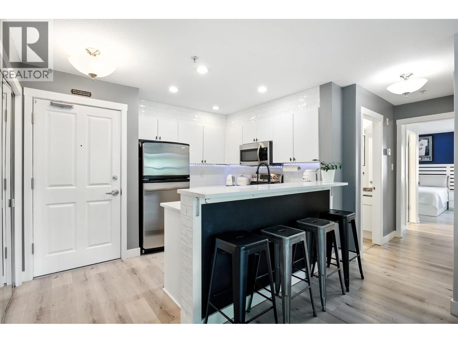 404 225 Newport Drive, Port Moody, British Columbia  V3H 5H1 - Photo 3 - R3125108