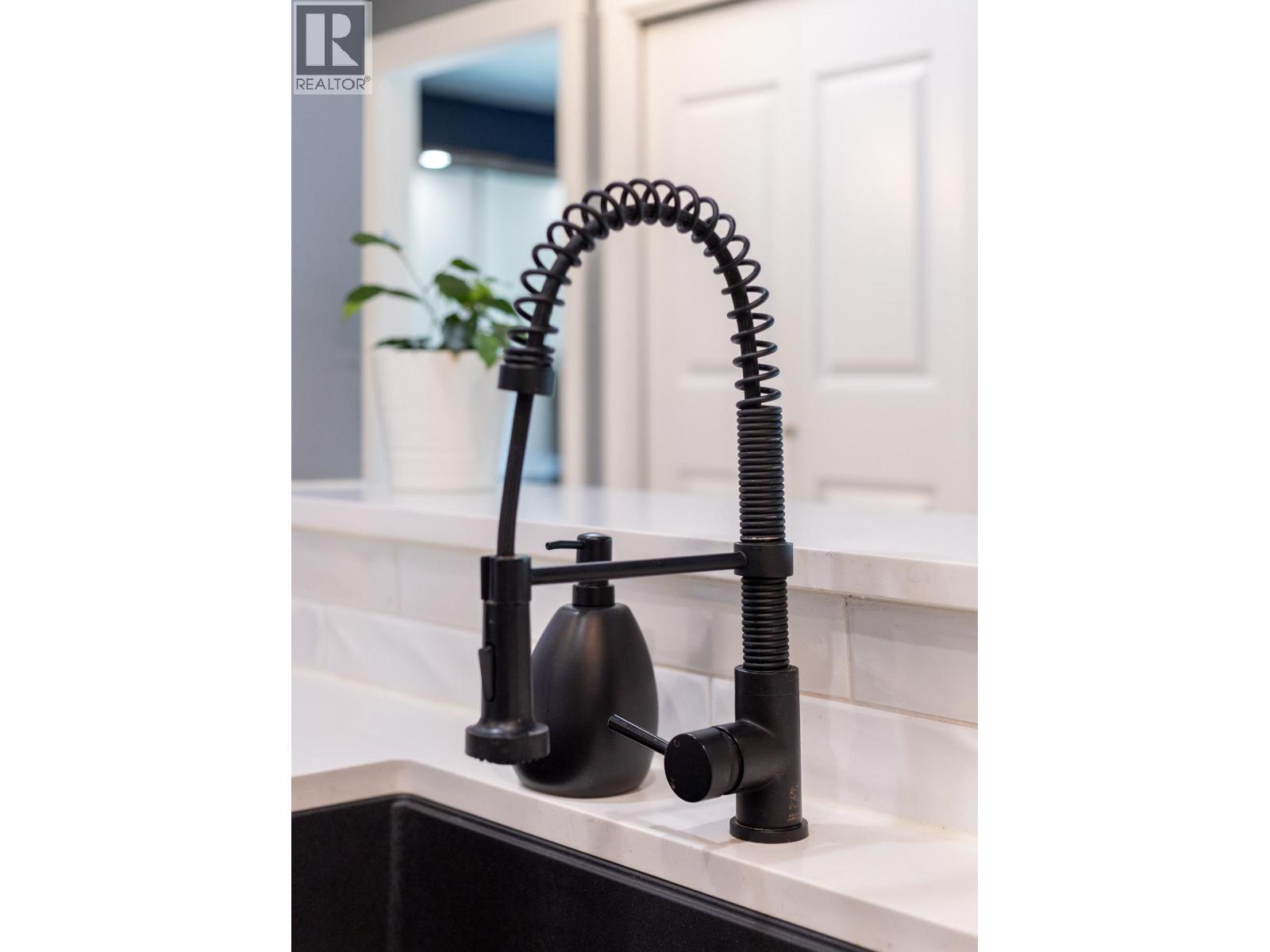 404 225 Newport Drive, Port Moody, British Columbia  V3H 5H1 - Photo 5 - R3125108