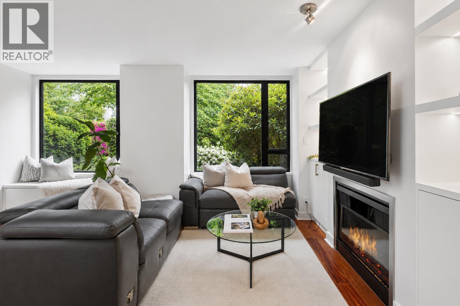 153 W 2nd Street, North Vancouver, British Columbia  V7M 1C5 - Photo 3 - R3125128