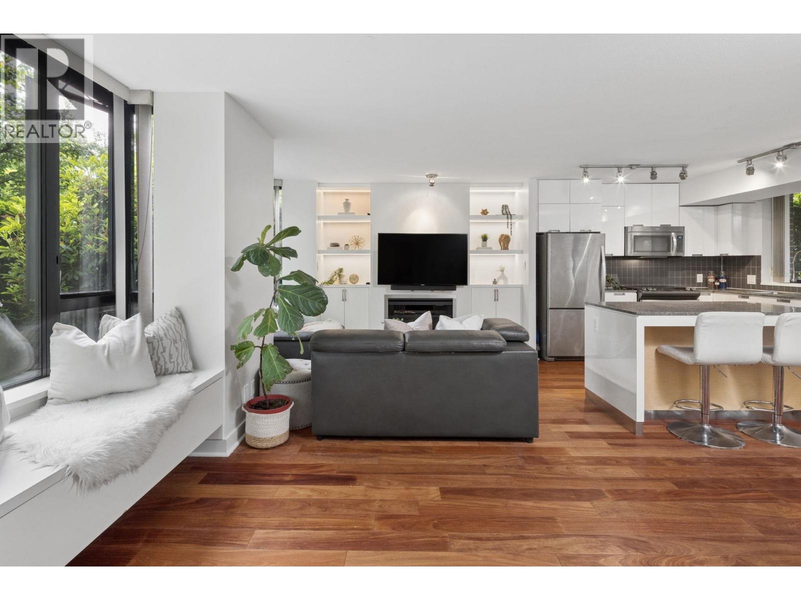 153 W 2nd Street, North Vancouver, British Columbia  V7M 1C5 - Photo 4 - R3125128