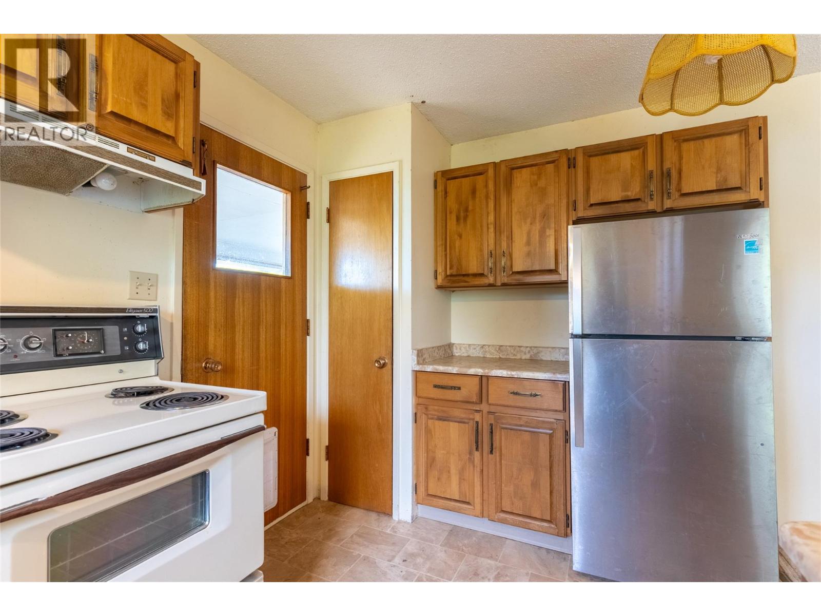 864 Shelan Place, Kamloops, British Columbia  V2B 5T4 - Photo 10 - 10373049