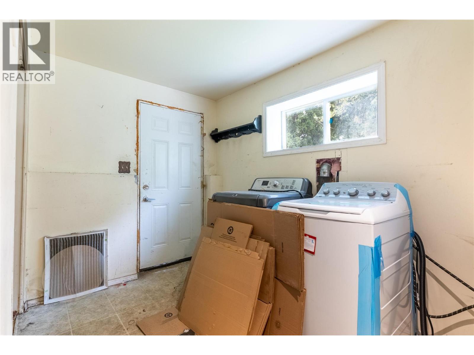 864 Shelan Place, Kamloops, British Columbia  V2B 5T4 - Photo 25 - 10373049