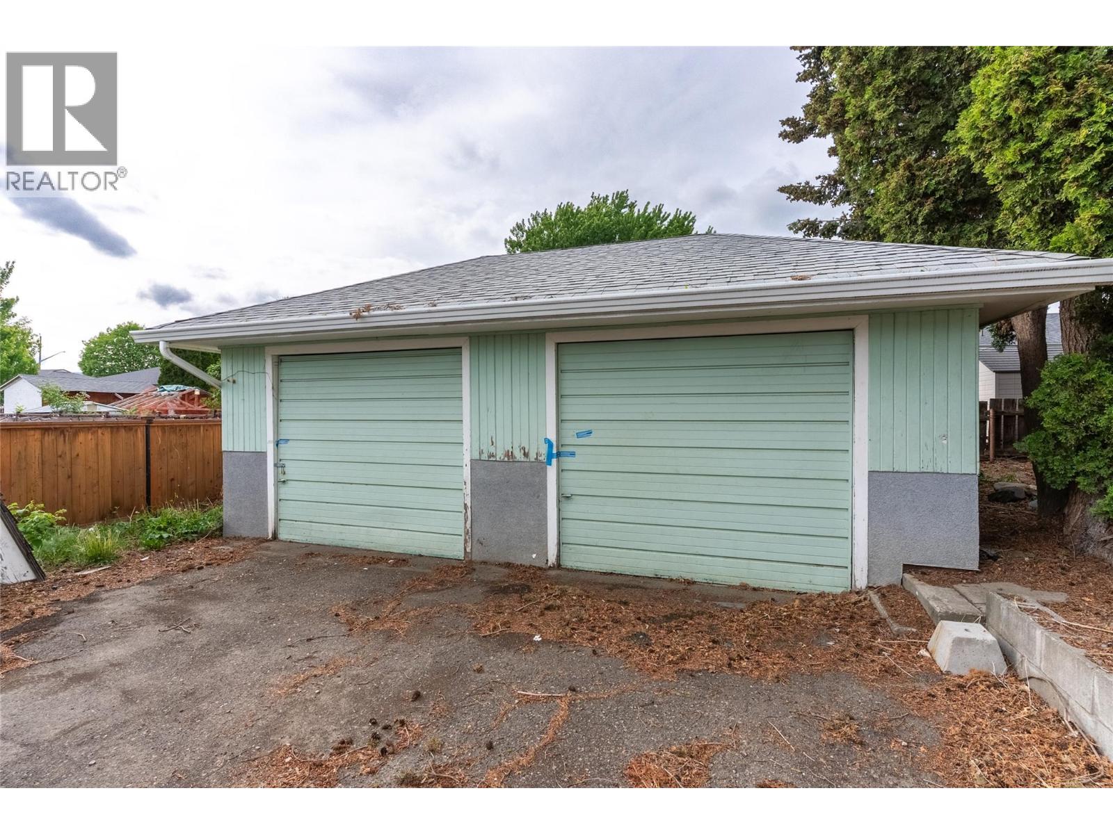 864 Shelan Place, Kamloops, British Columbia  V2B 5T4 - Photo 4 - 10373049