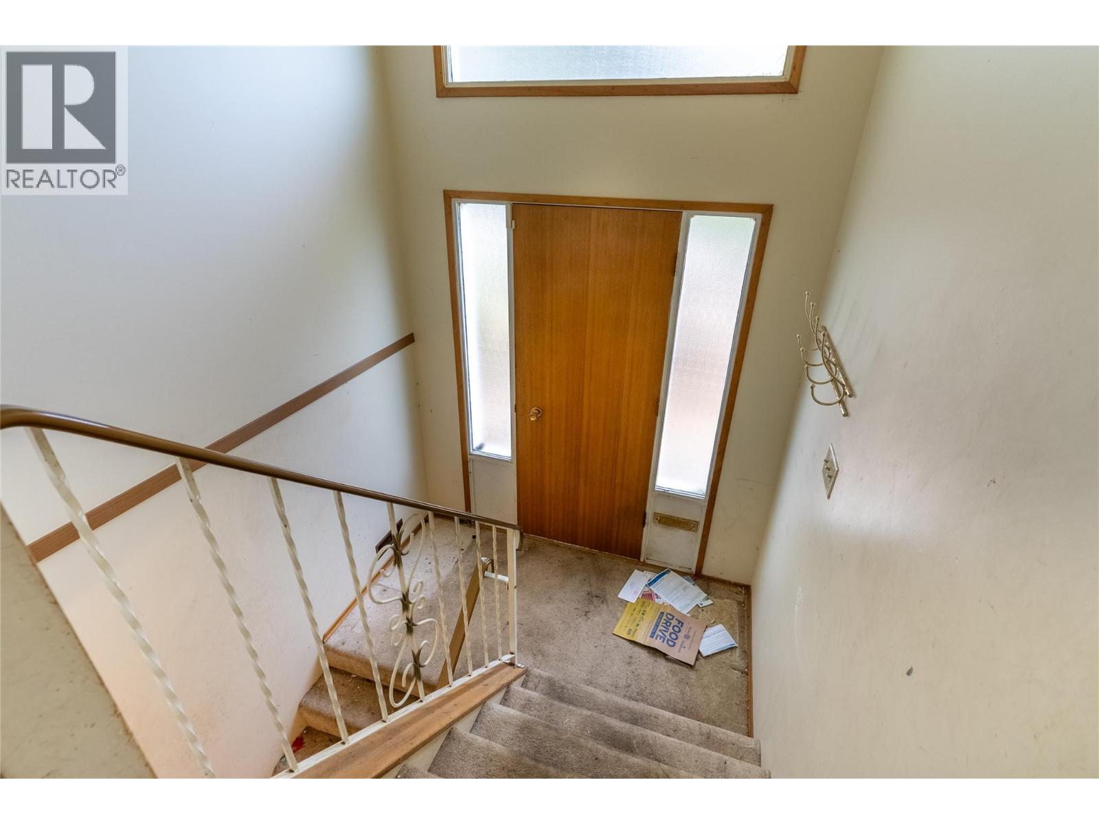 864 Shelan Place, Kamloops, British Columbia  V2B 5T4 - Photo 6 - 10373049
