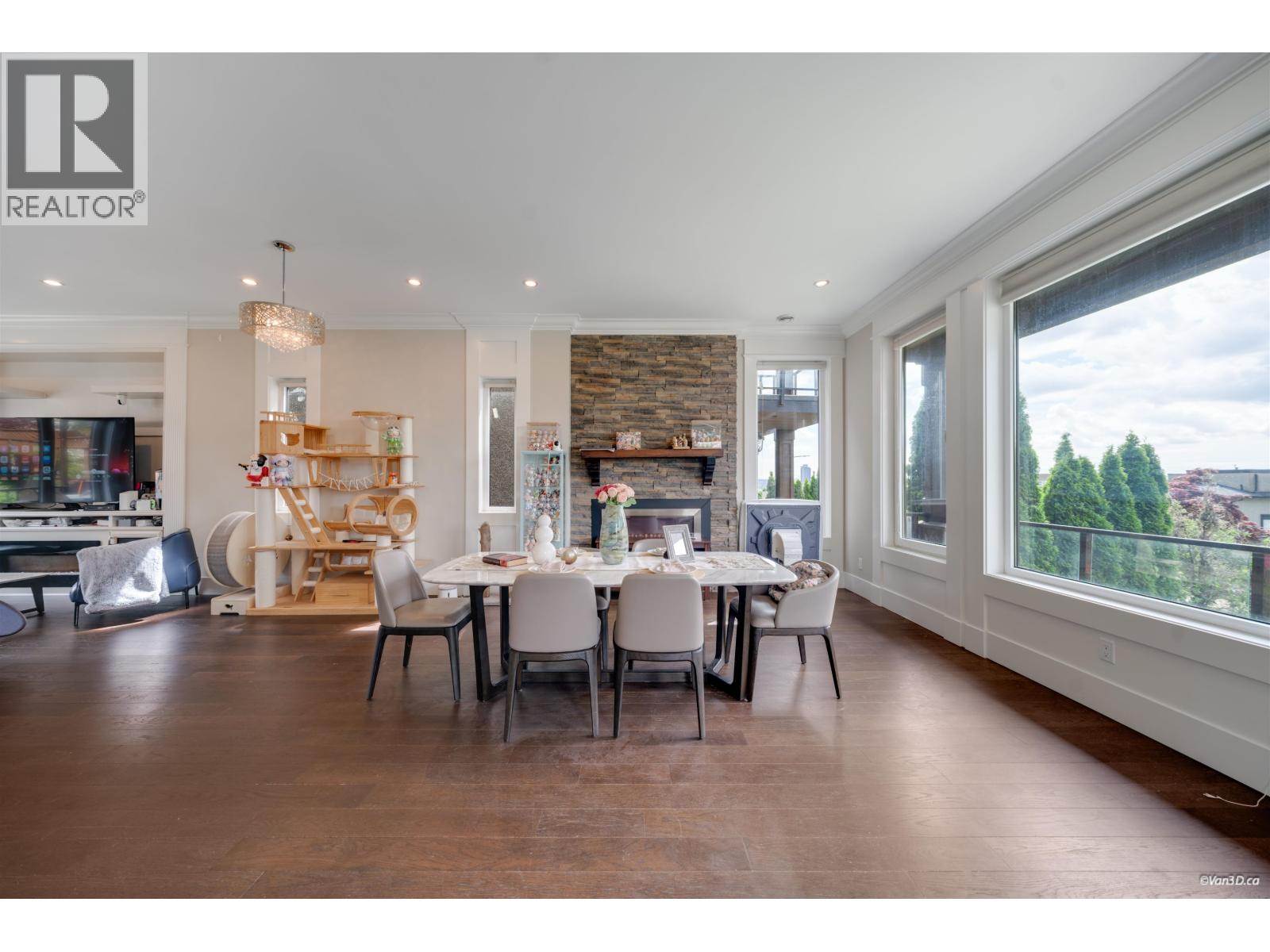 8 Glynde Avenue, Burnaby, British Columbia  V5B 3J2 - Photo 2 - R3125135