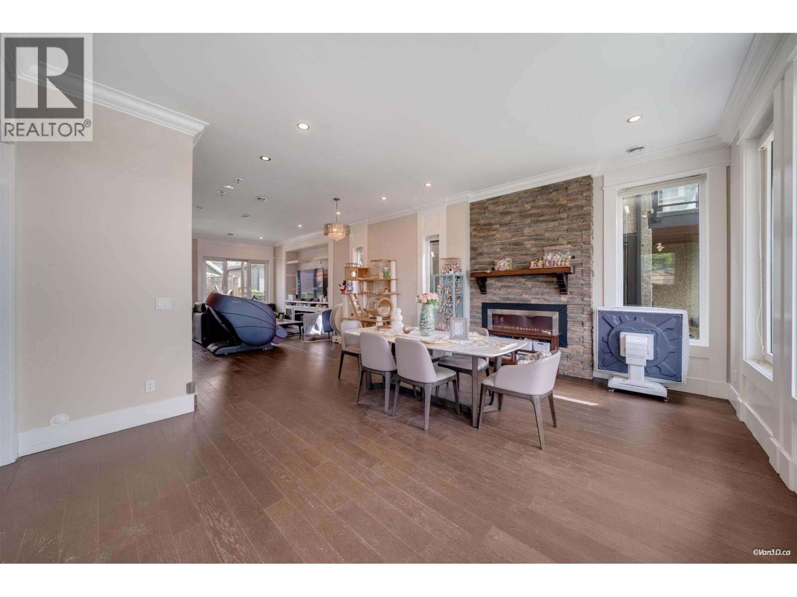 8 Glynde Avenue, Burnaby, British Columbia  V5B 3J2 - Photo 3 - R3125135