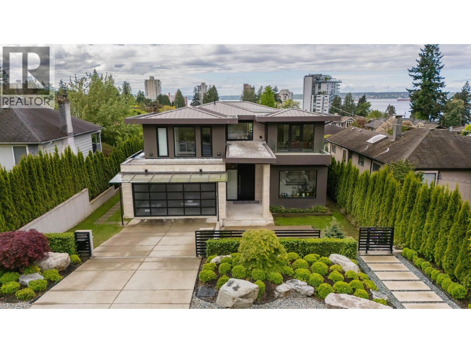 2256 Jefferson Avenue, West Vancouver, British Columbia  V7V 2A8 - Photo 1 - R3125154