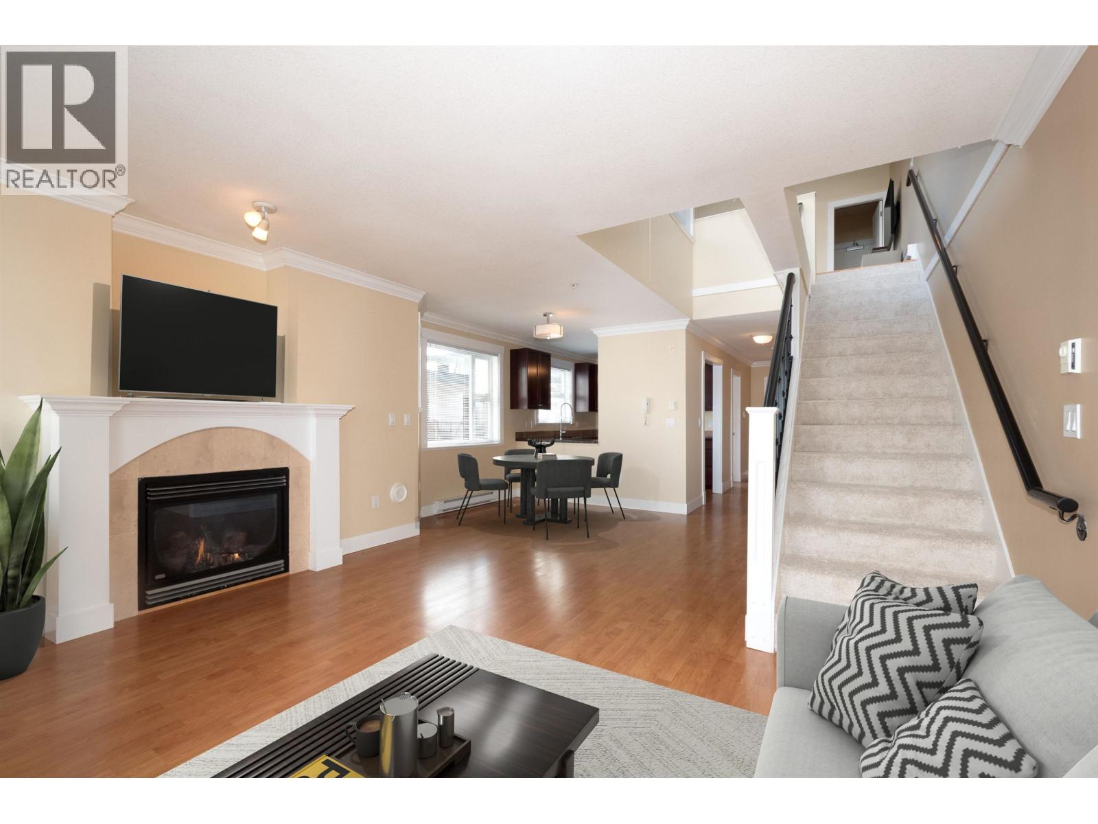 304 152 E 12th Street, North Vancouver, British Columbia  V7L 2J4 - Photo 3 - R3125167