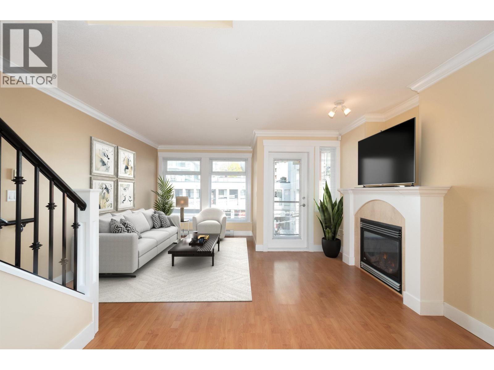 304 152 E 12th Street, North Vancouver, British Columbia  V7L 2J4 - Photo 4 - R3125167