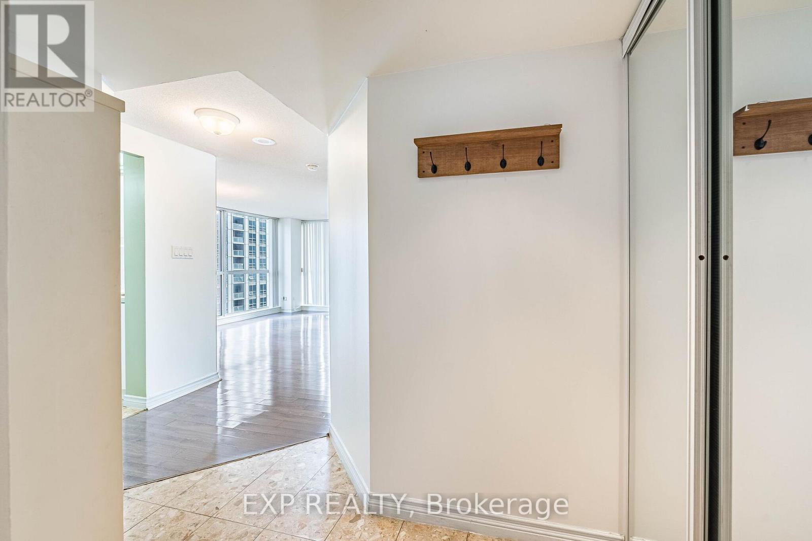 1811 - 736 Bay Street, Toronto, Ontario  M5G 2M4 - Photo 11 - C13146472