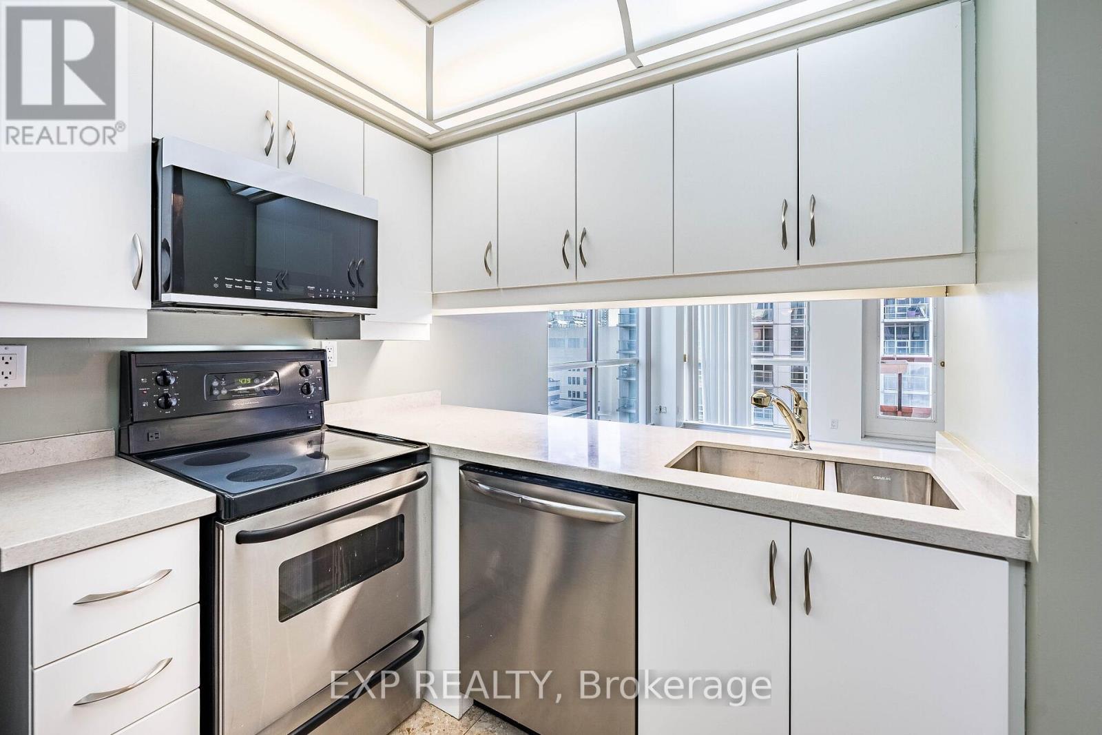 1811 - 736 Bay Street, Toronto, Ontario  M5G 2M4 - Photo 14 - C13146472