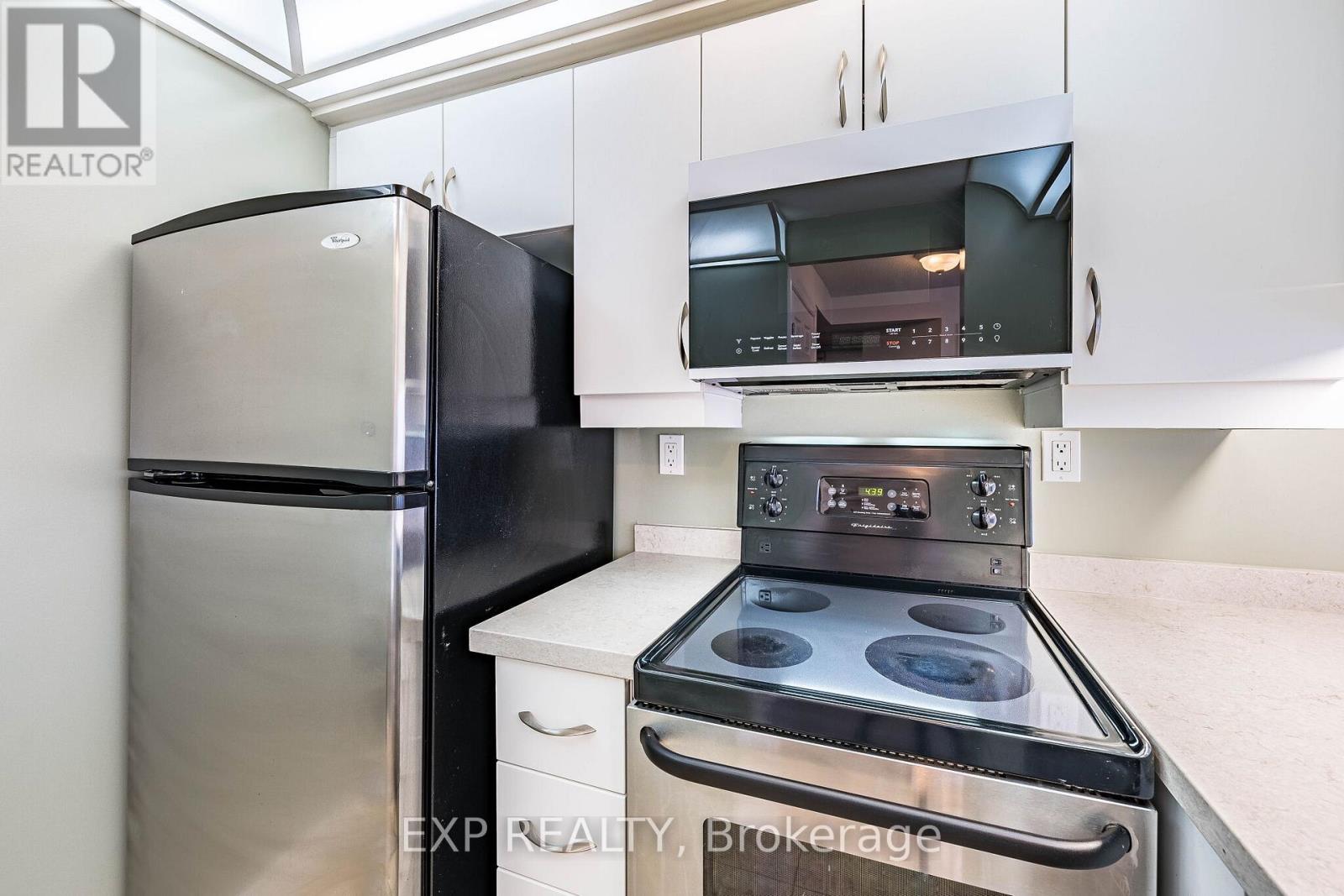 1811 - 736 Bay Street, Toronto, Ontario  M5G 2M4 - Photo 15 - C13146472