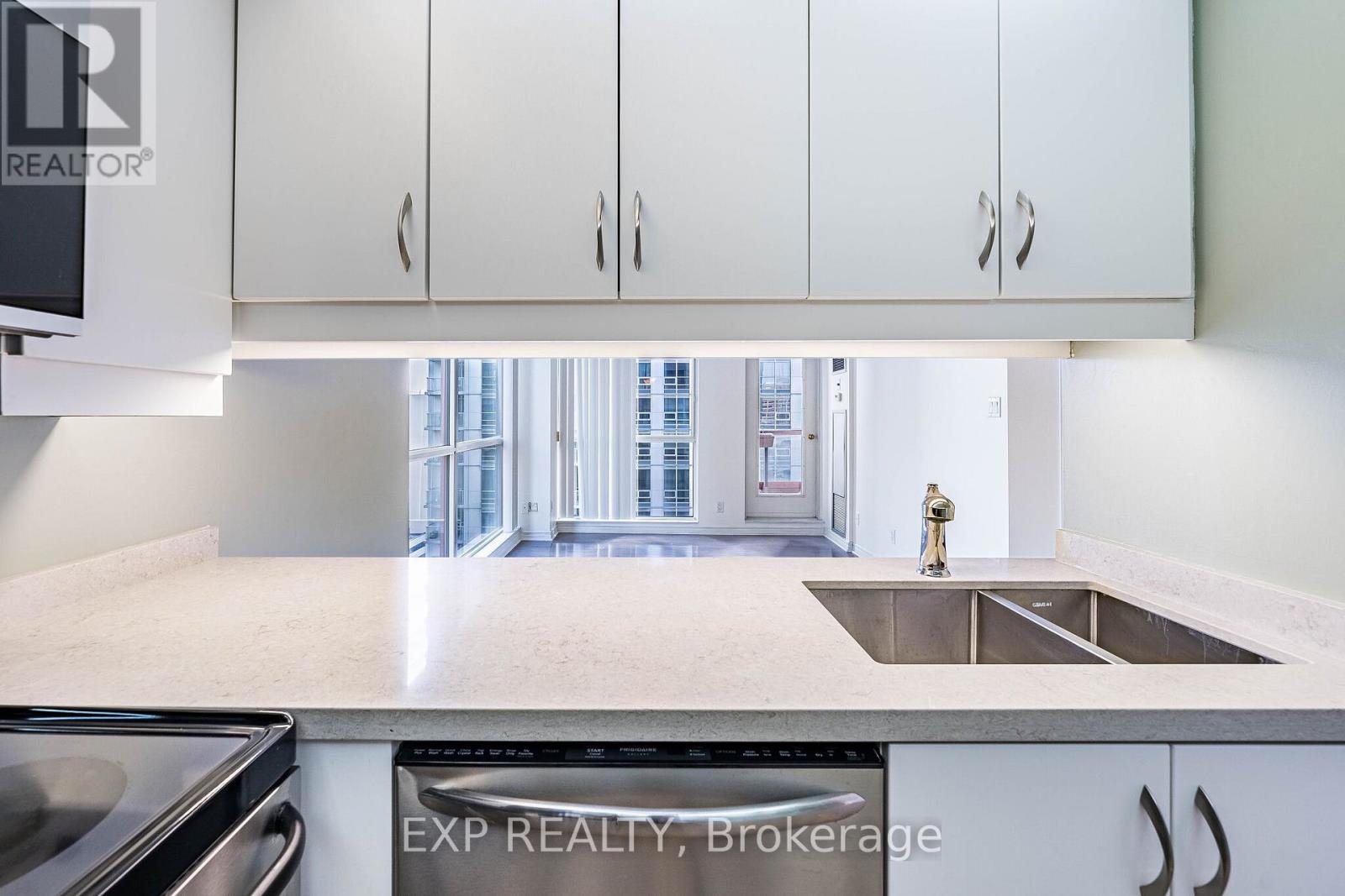 1811 - 736 Bay Street, Toronto, Ontario  M5G 2M4 - Photo 16 - C13146472