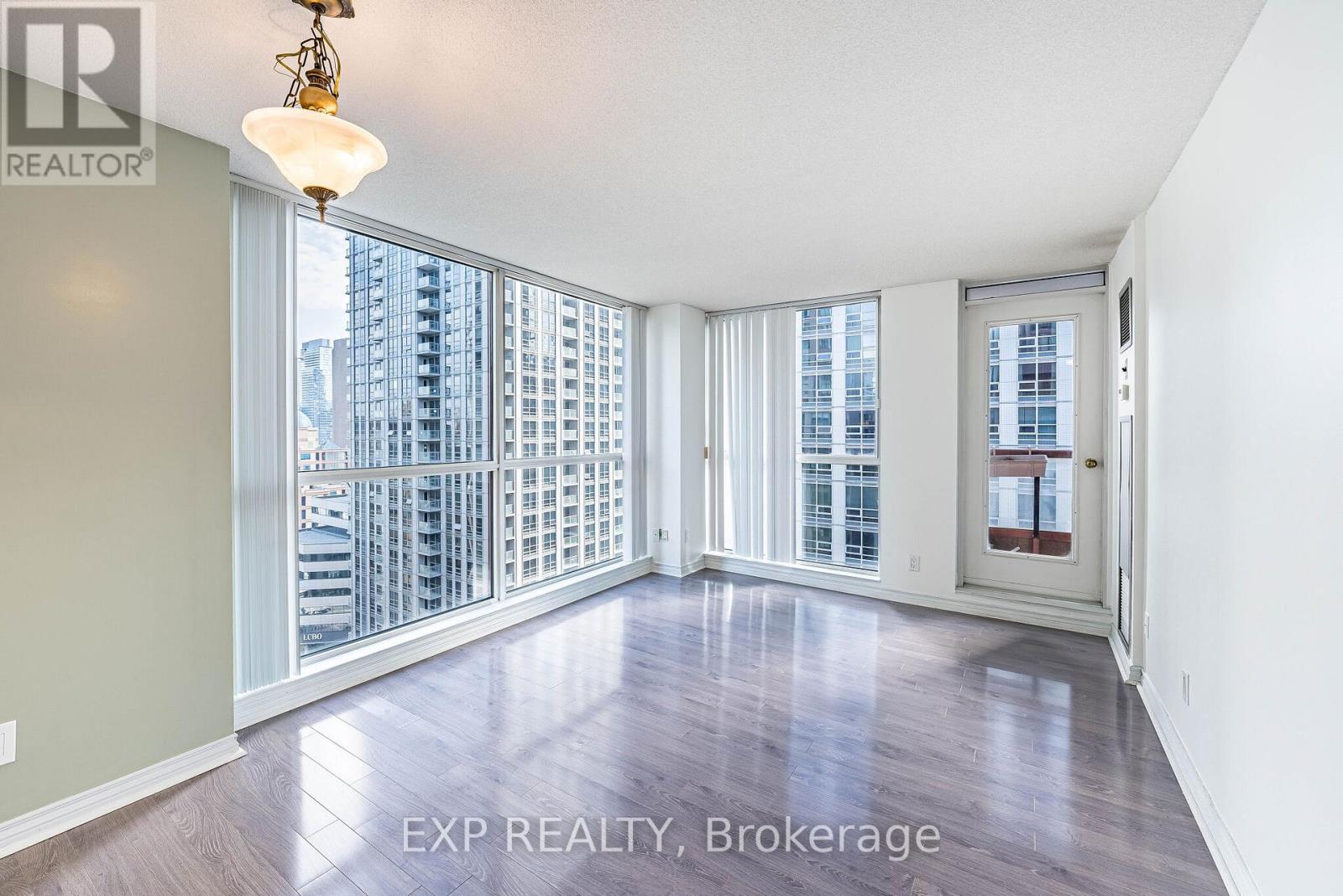 1811 - 736 Bay Street, Toronto, Ontario  M5G 2M4 - Photo 17 - C13146472