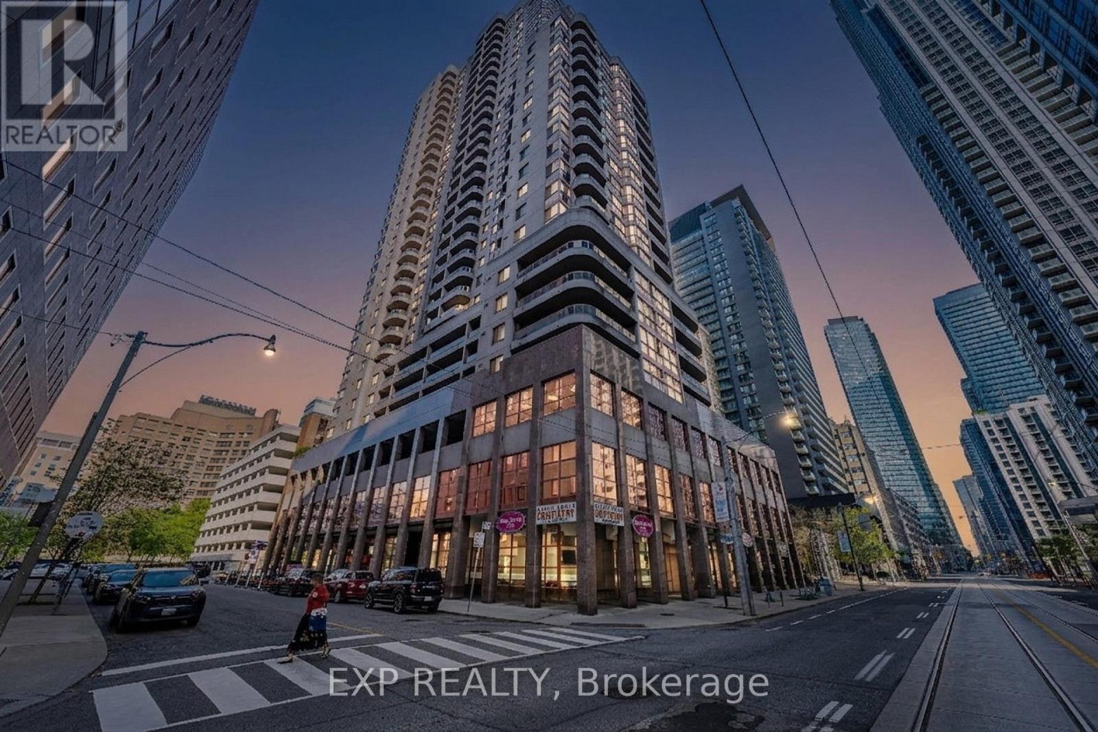 1811 - 736 Bay Street, Toronto, Ontario  M5G 2M4 - Photo 2 - C13146472