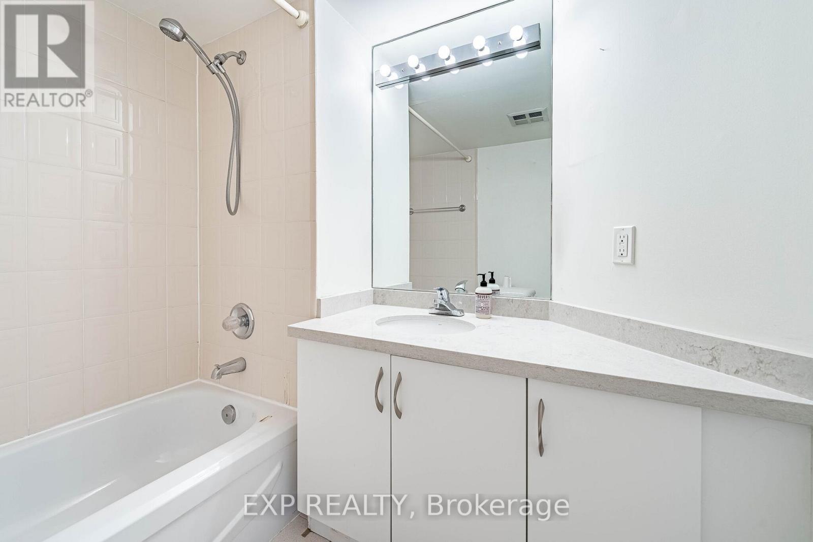 1811 - 736 Bay Street, Toronto, Ontario  M5G 2M4 - Photo 26 - C13146472