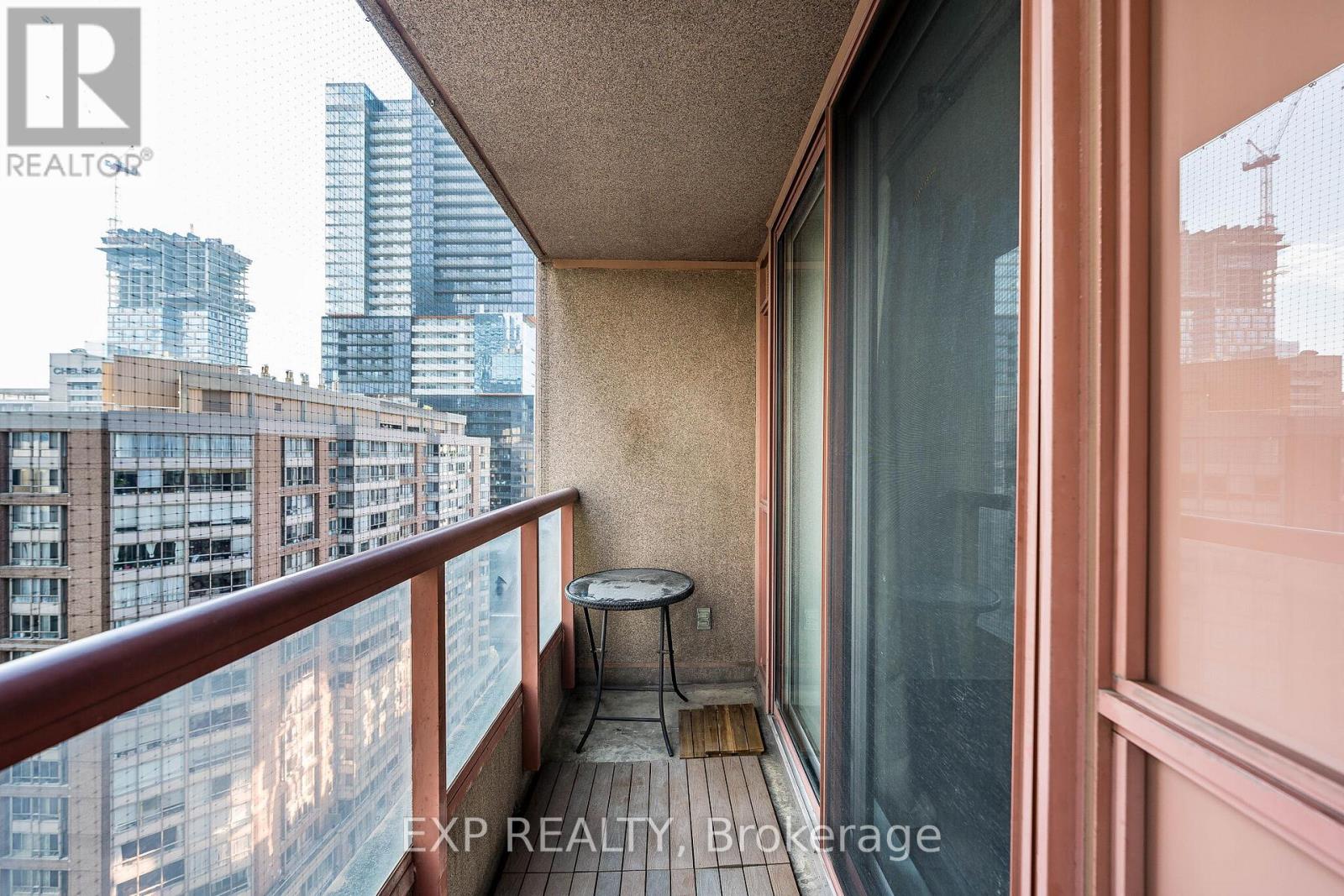 1811 - 736 Bay Street, Toronto, Ontario  M5G 2M4 - Photo 29 - C13146472