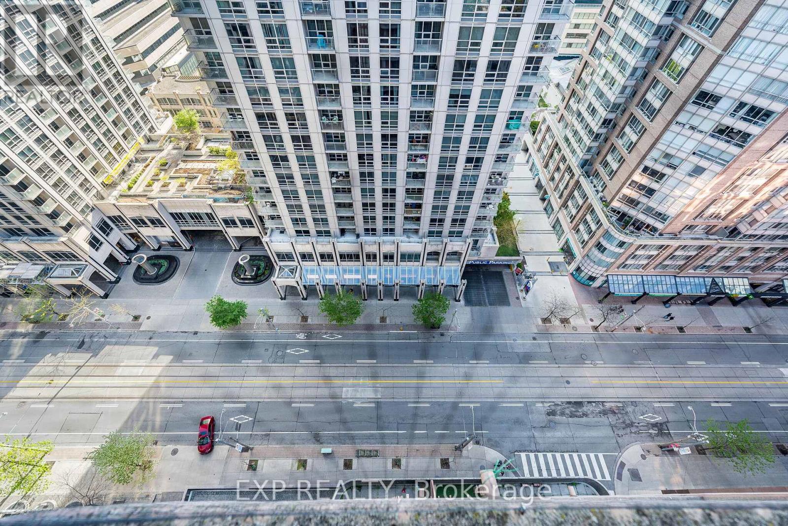 1811 - 736 Bay Street, Toronto, Ontario  M5G 2M4 - Photo 32 - C13146472
