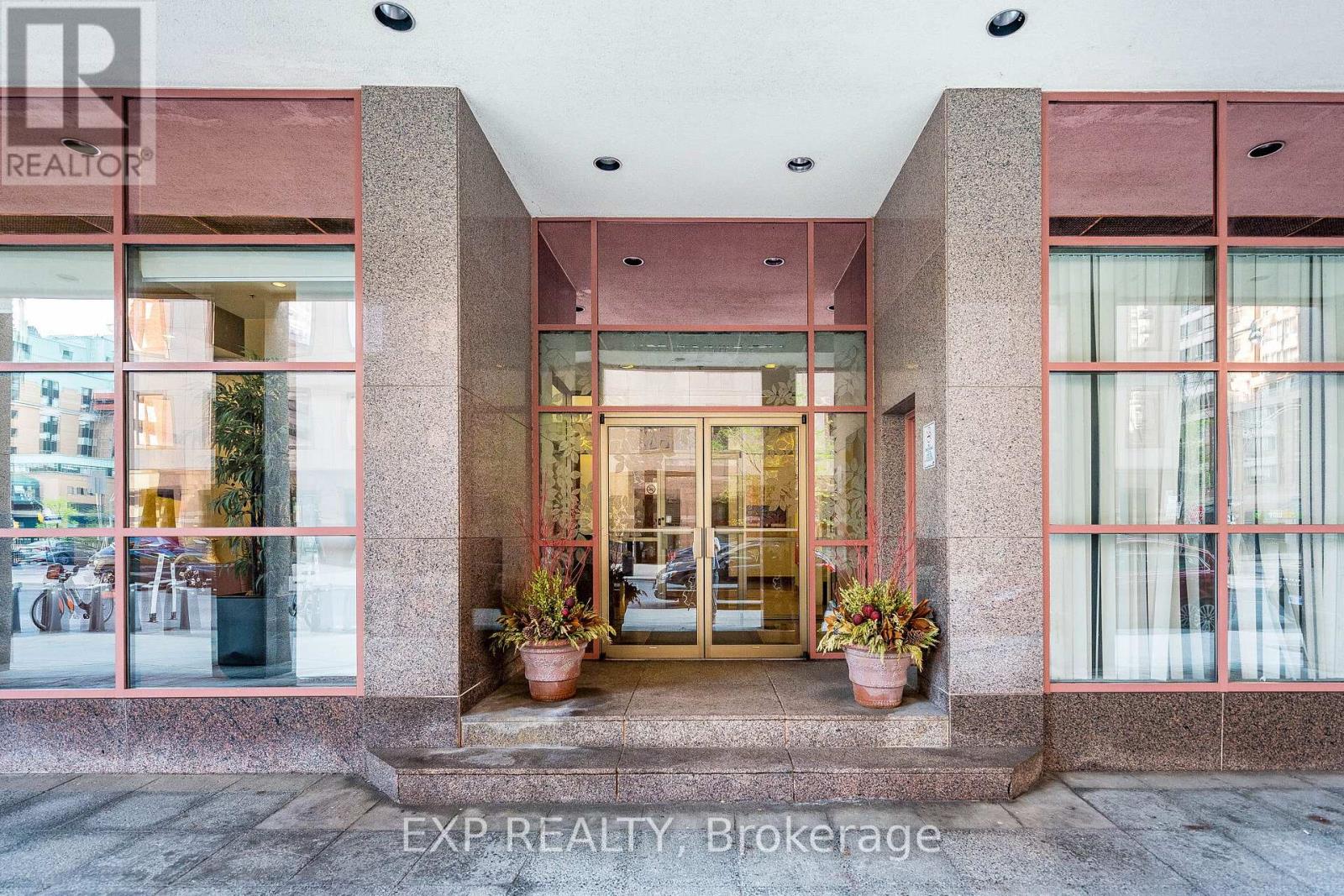 1811 - 736 Bay Street, Toronto, Ontario  M5G 2M4 - Photo 6 - C13146472