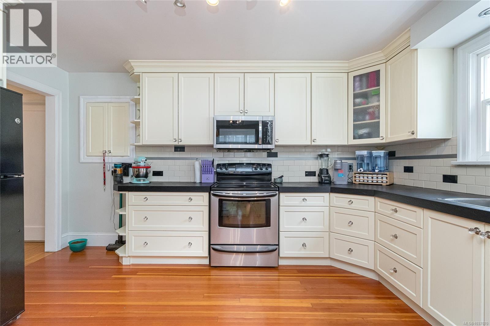 3650 Quadra St, Saanich, British Columbia  V8X 1H4 - Photo 13 - 1037070