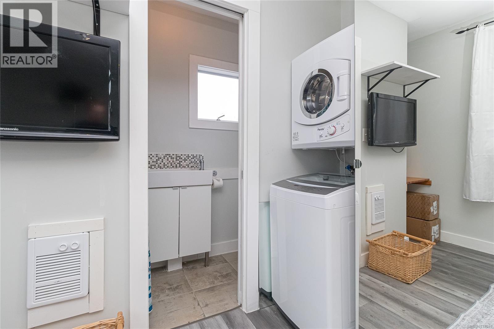 3650 Quadra St, Saanich, British Columbia  V8X 1H4 - Photo 46 - 1037070